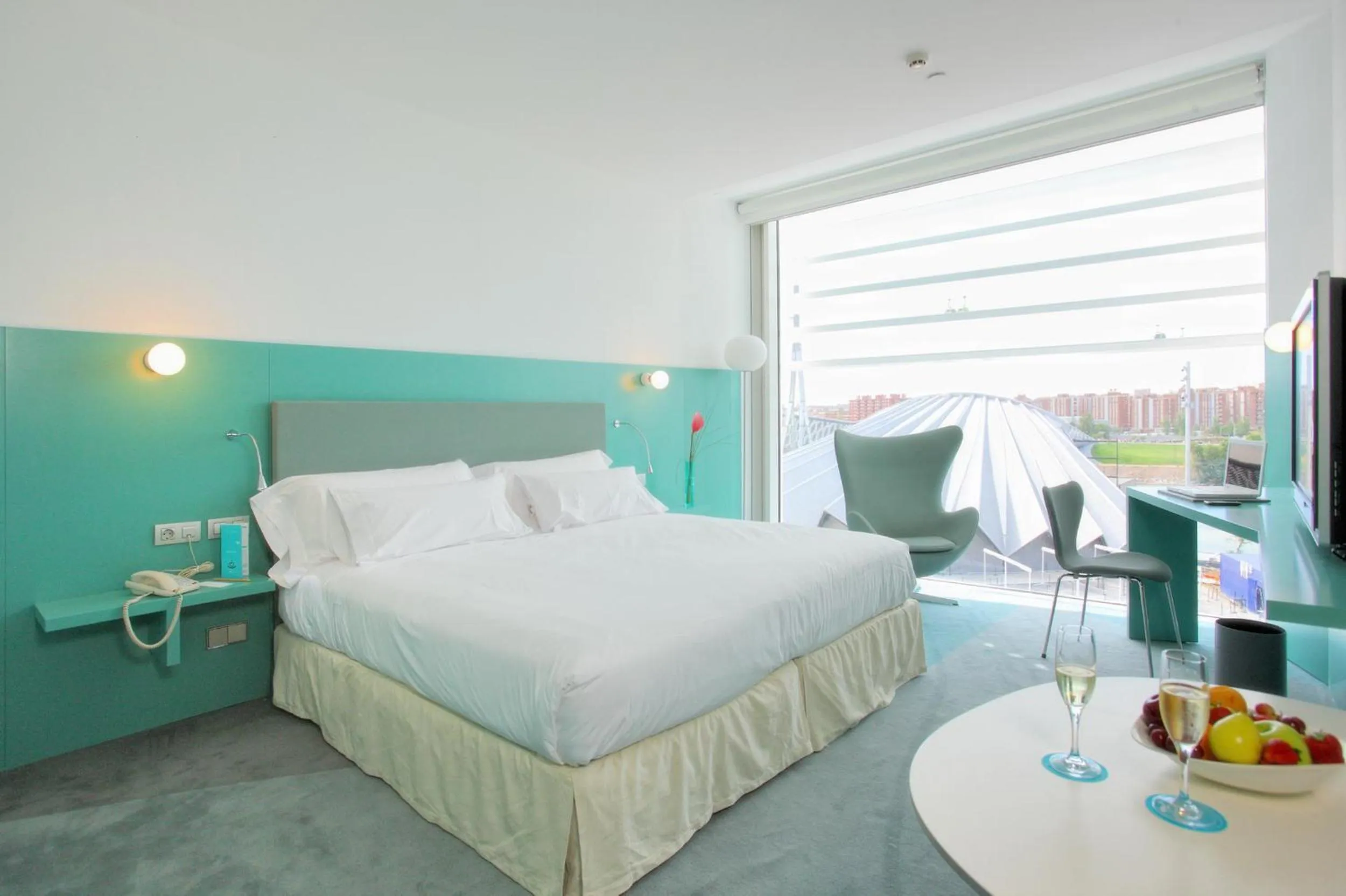 View (from property/room), Bed in Hotel Hiberus