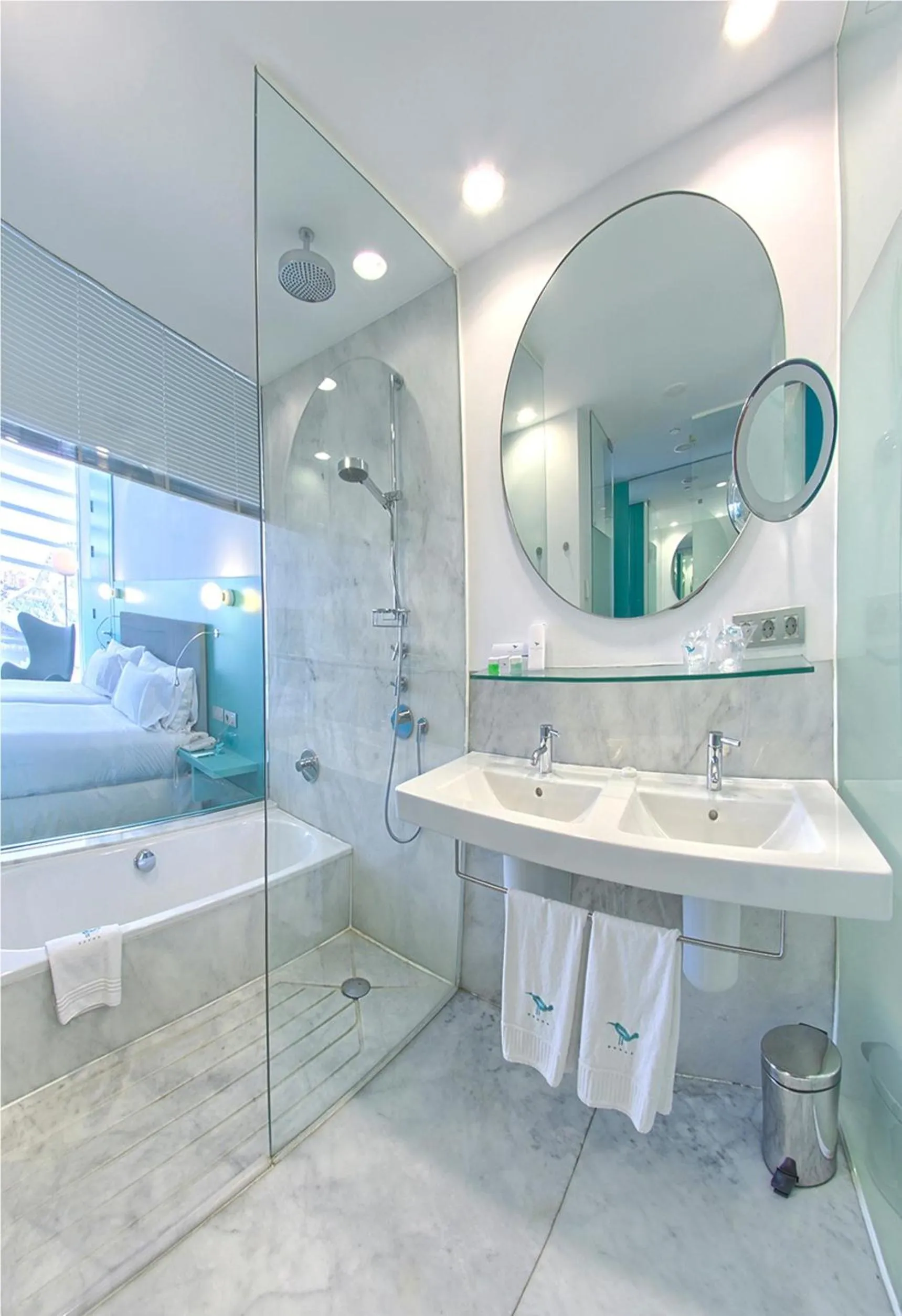 Shower in Hotel Hiberus