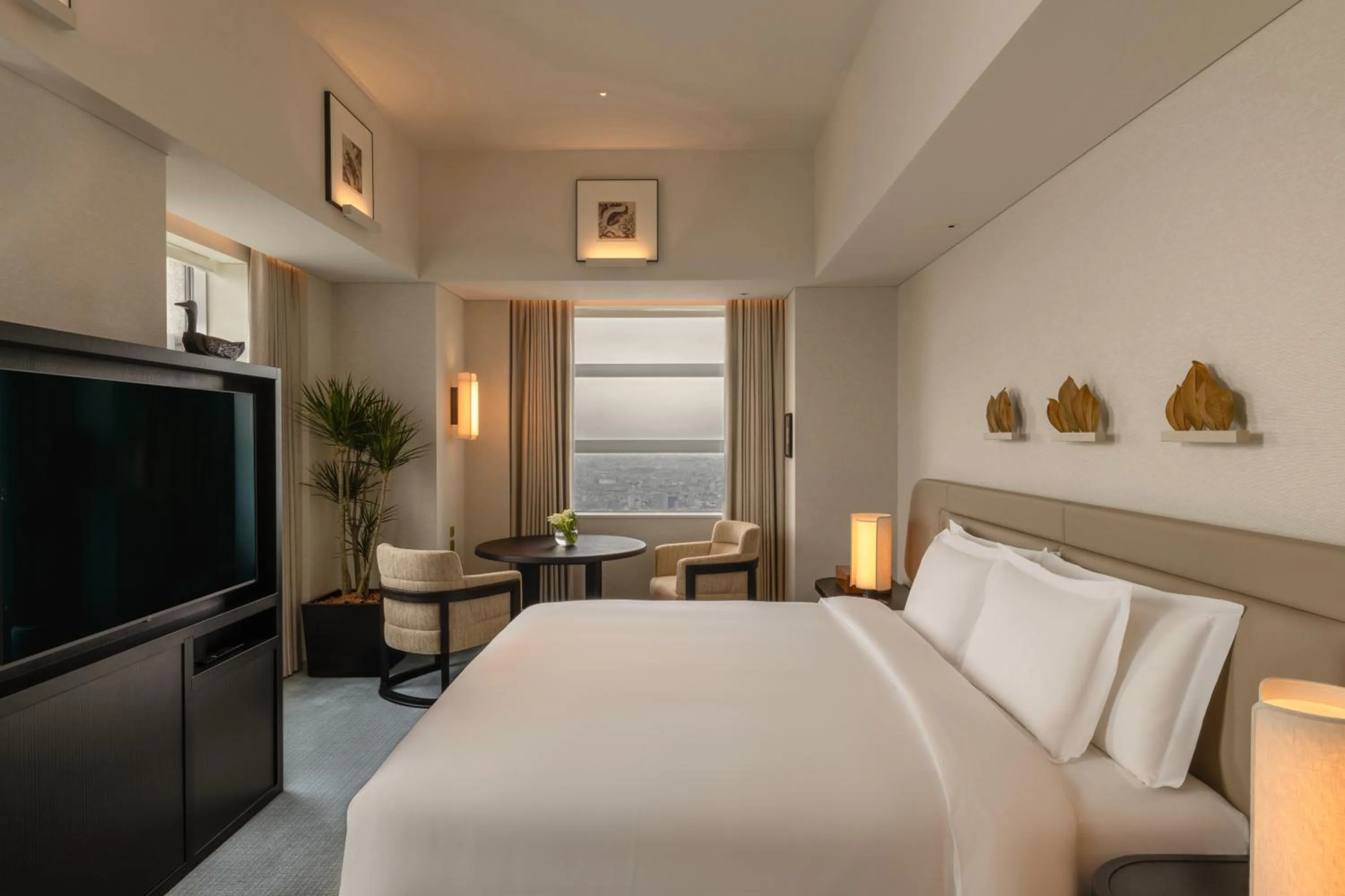 Photo of the whole room, Bed in Park Hyatt Tokyo