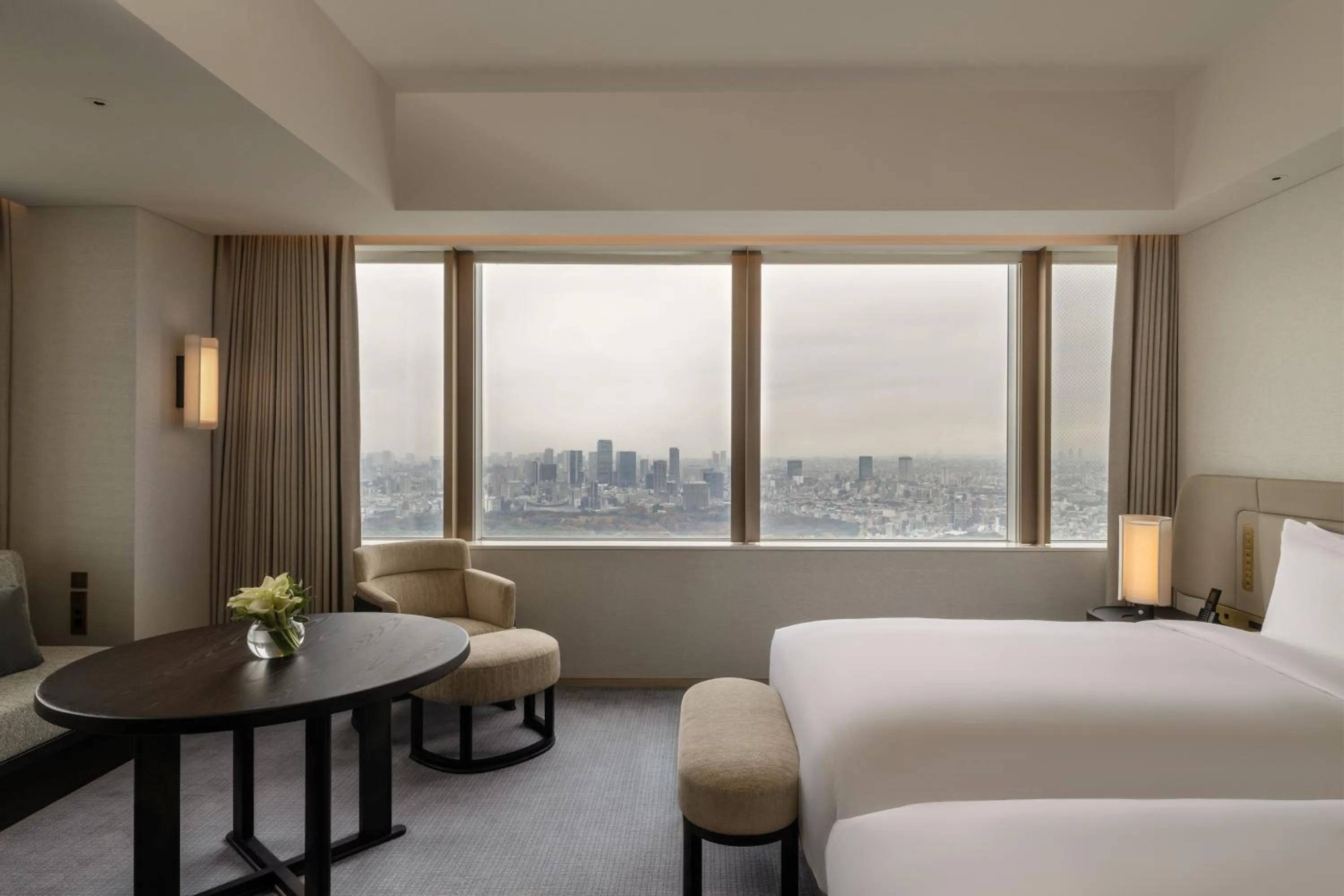 Photo of the whole room, Bed in Park Hyatt Tokyo