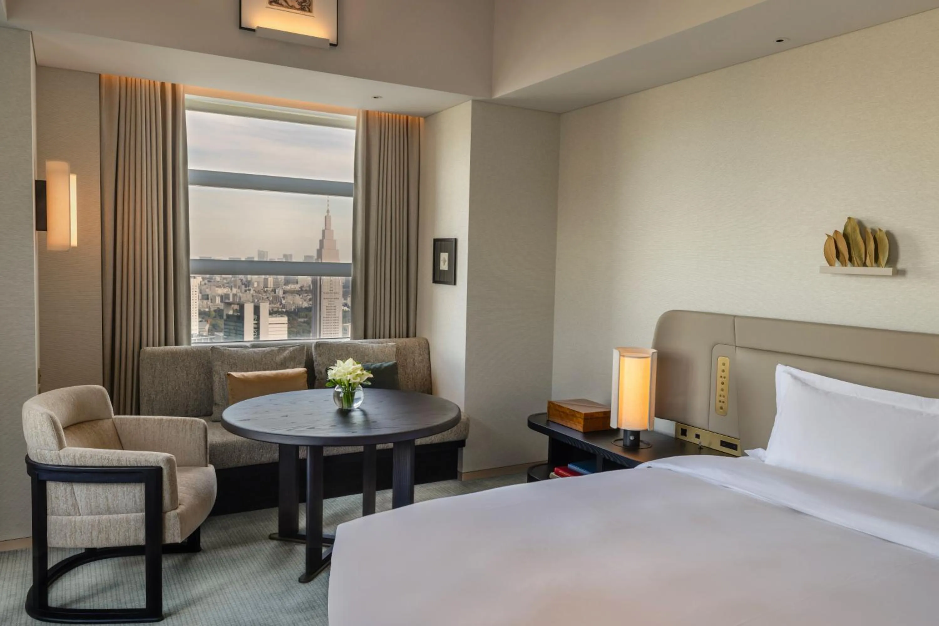 Photo of the whole room, Bed in Park Hyatt Tokyo