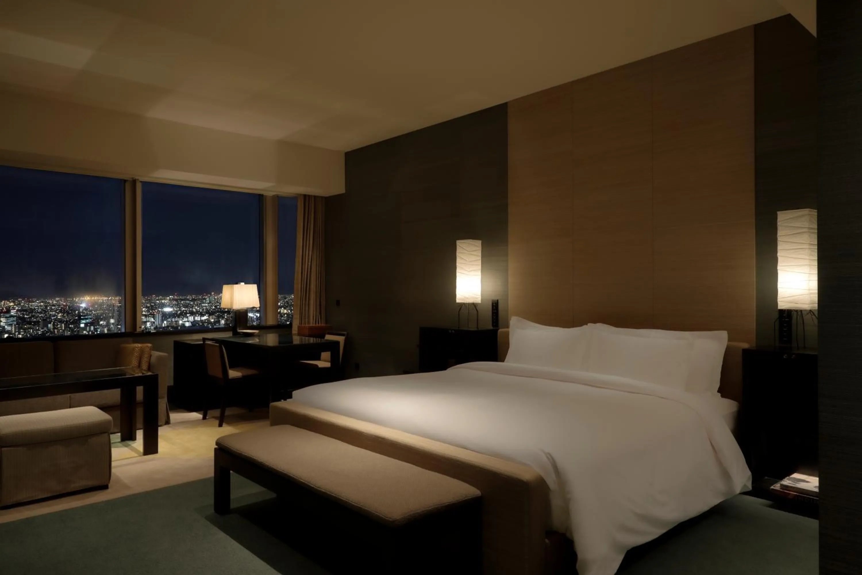 Photo of the whole room, Bed in Park Hyatt Tokyo