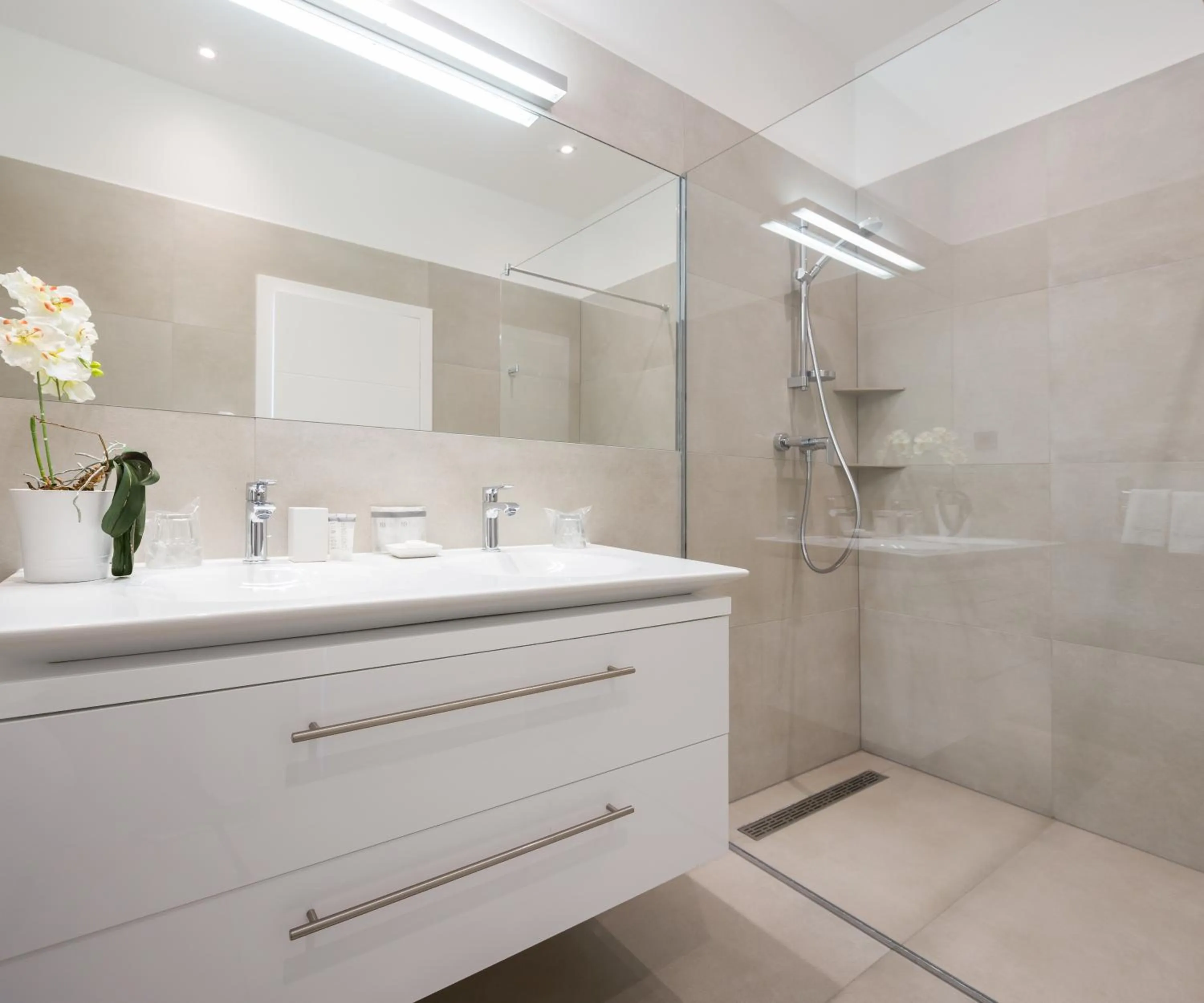 Shower in Marina Baotić Apartments