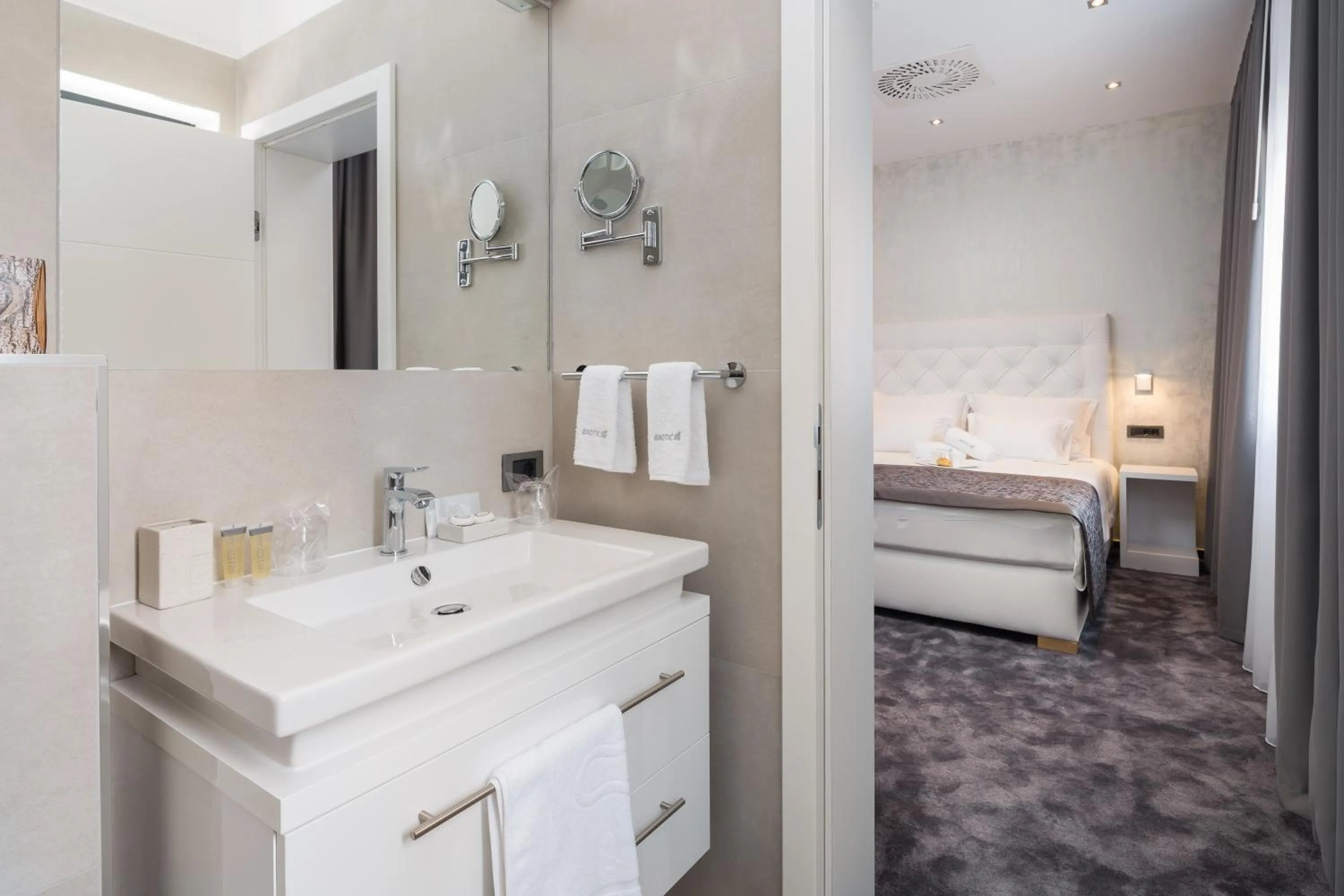 Bathroom, Bed in Marina Baotić Apartments