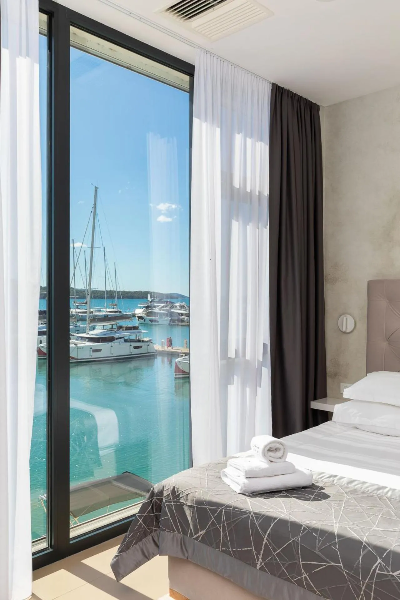 View (from property/room), Bed in Marina Baotić Apartments