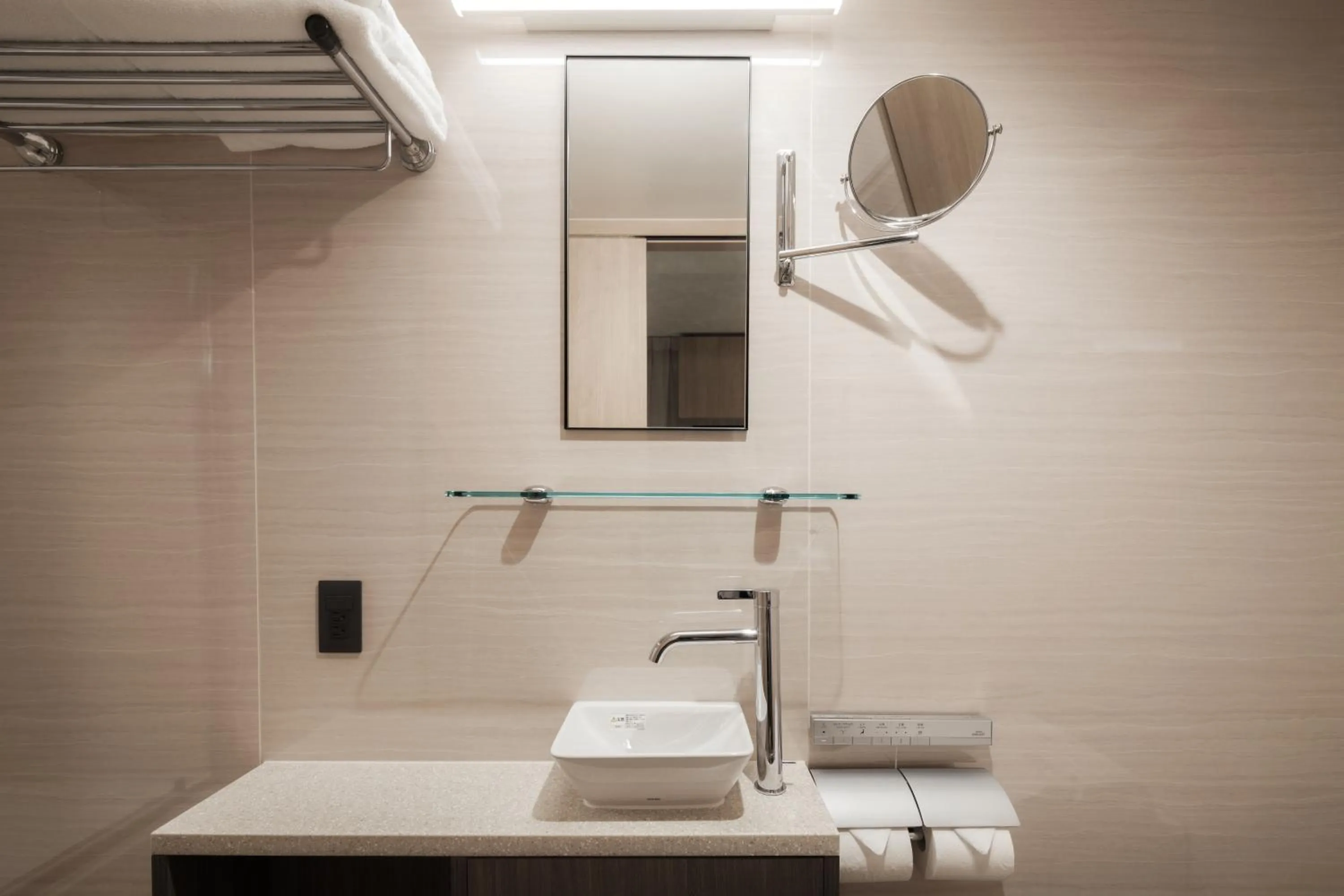 Bathroom in the b akasaka