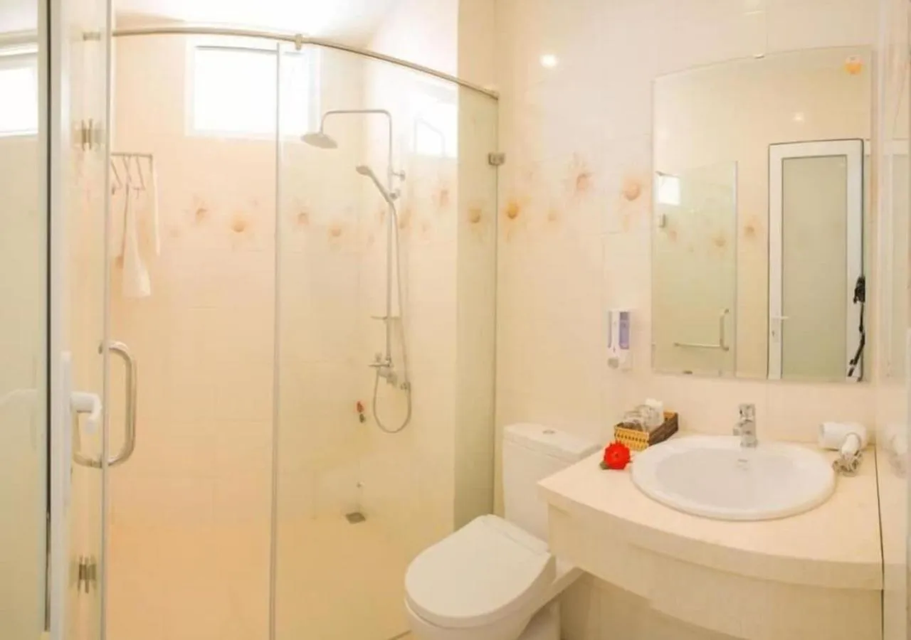 Shower in Green Garden Residence Hotel