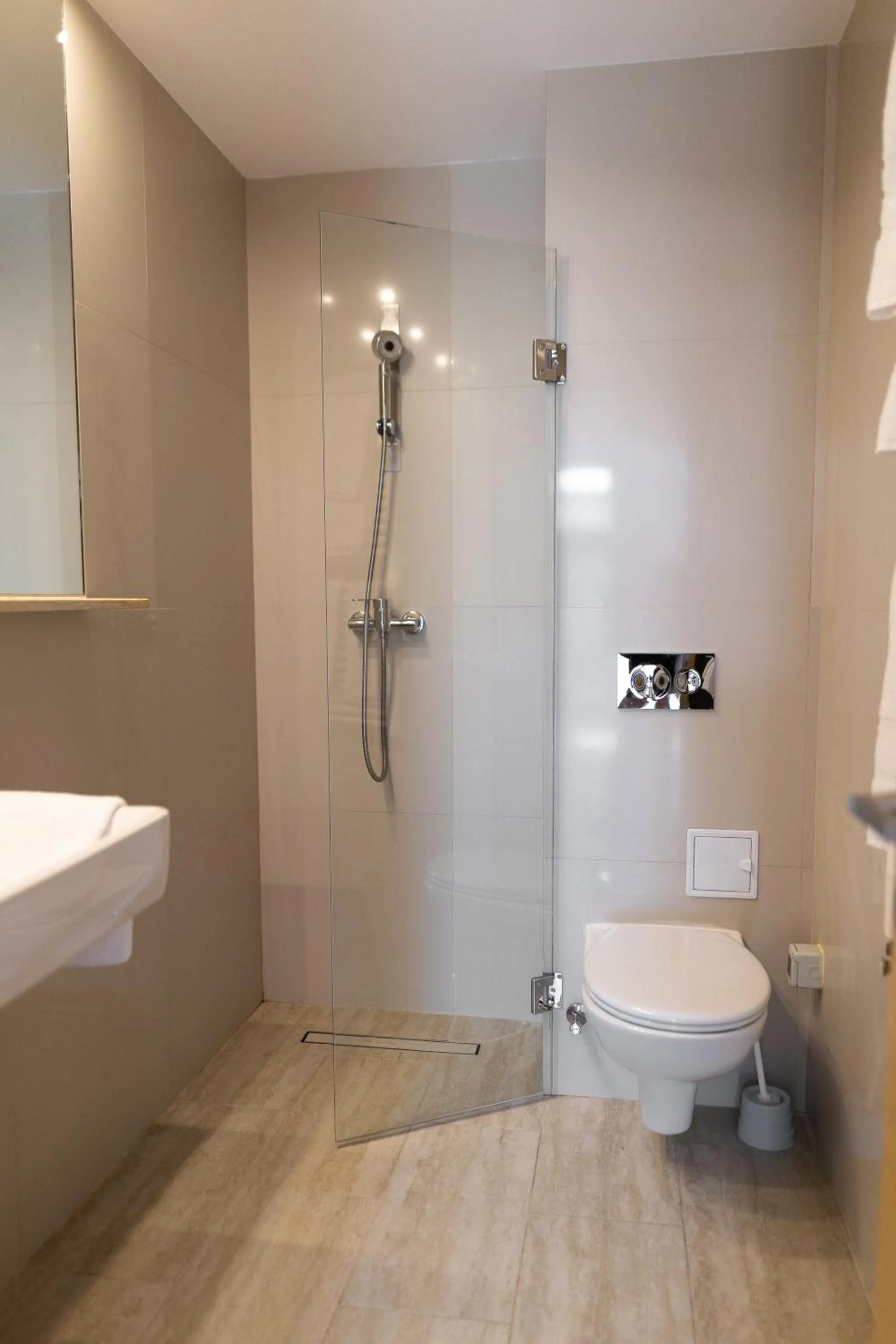 Shower in Christina Hotel