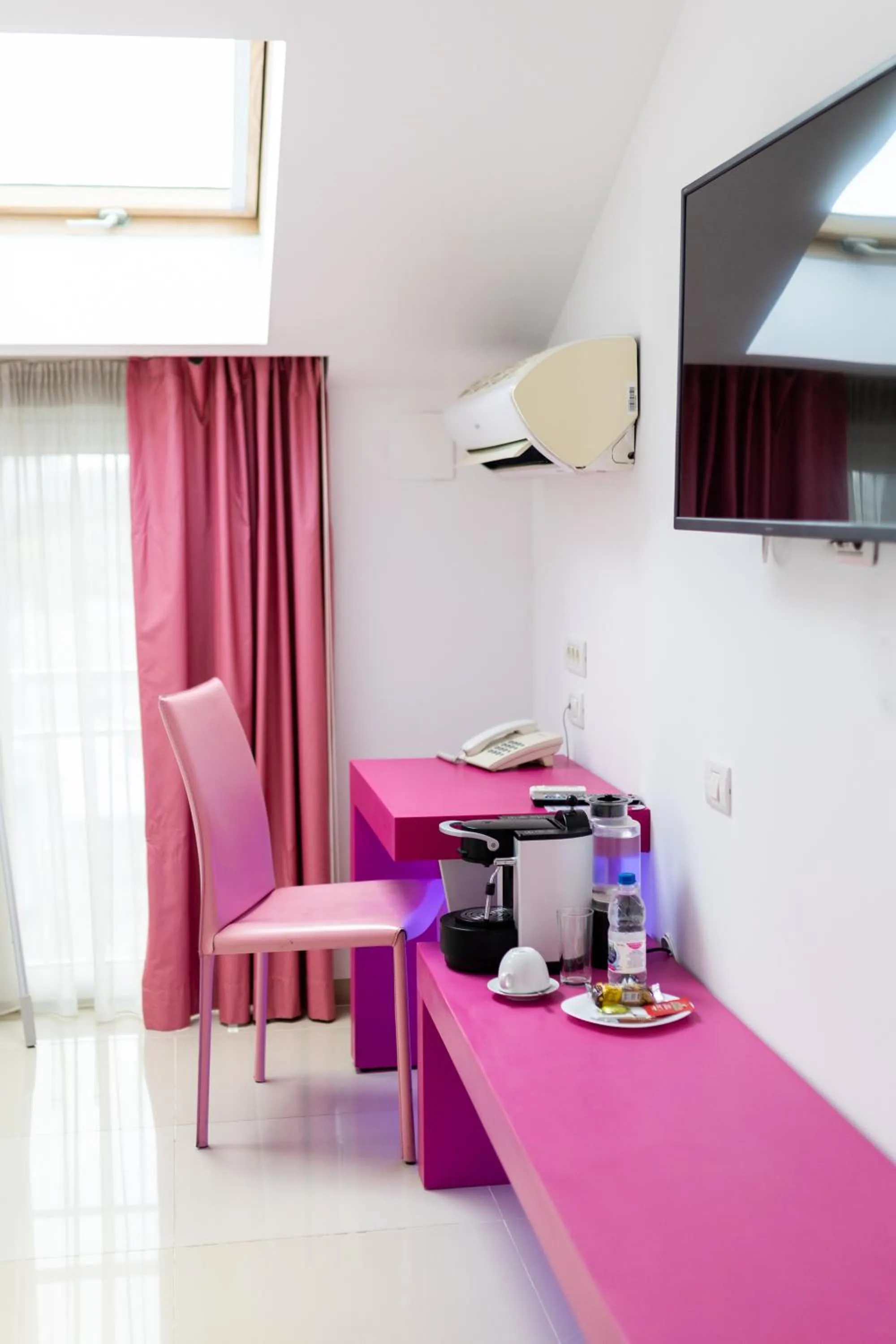 Photo of the whole room in Christina Hotel