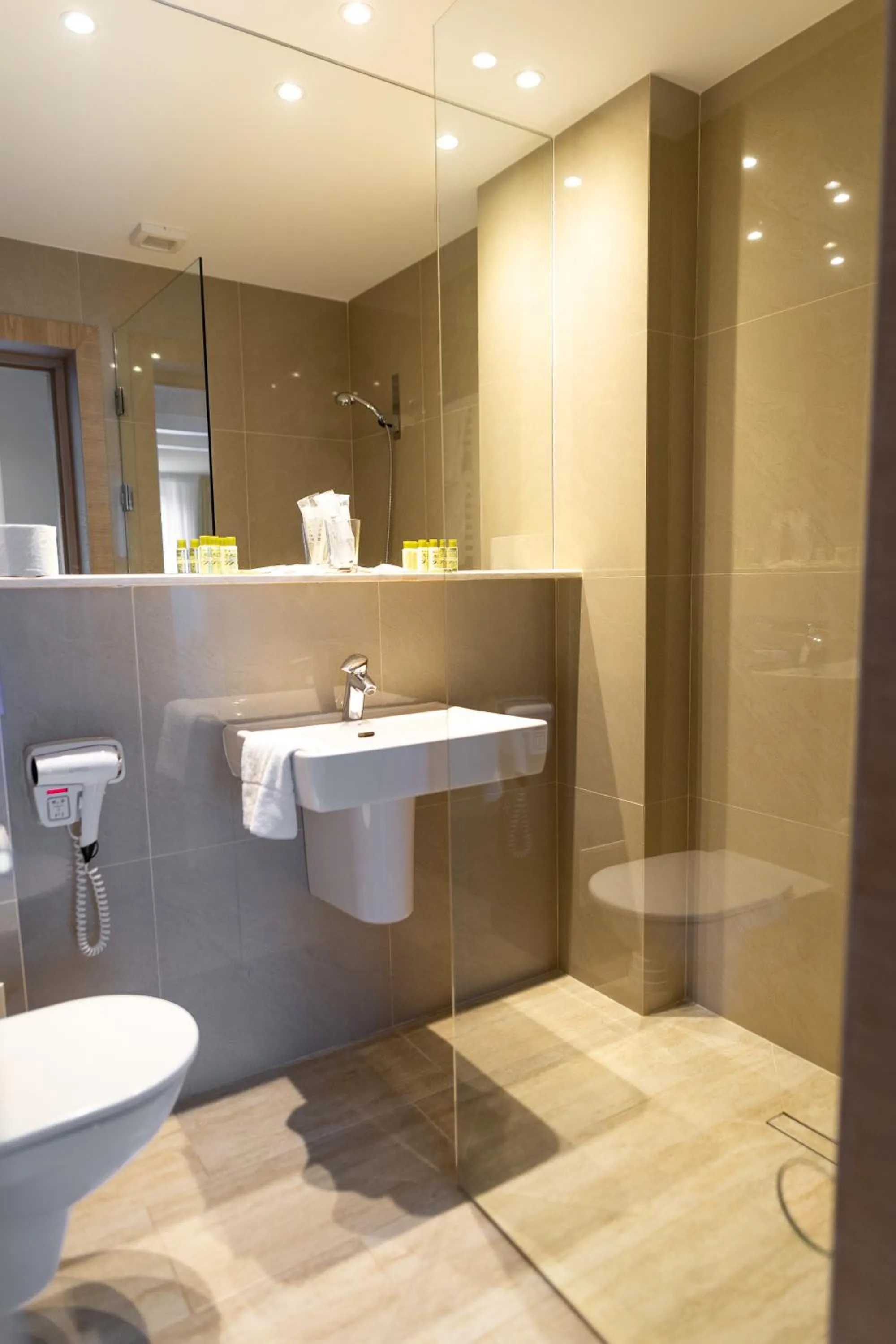 Shower in Christina Hotel