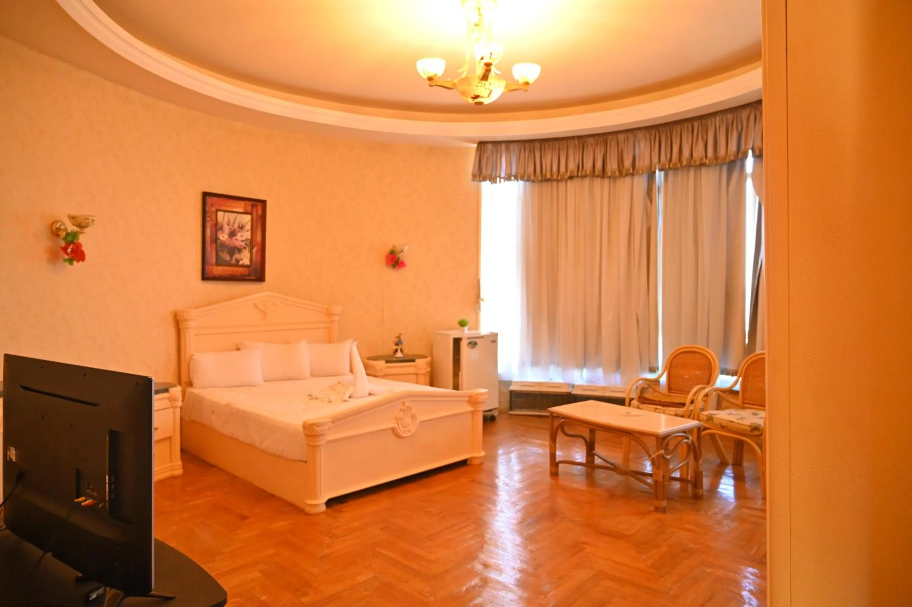 Living room, Bed in Fayoum Hotel