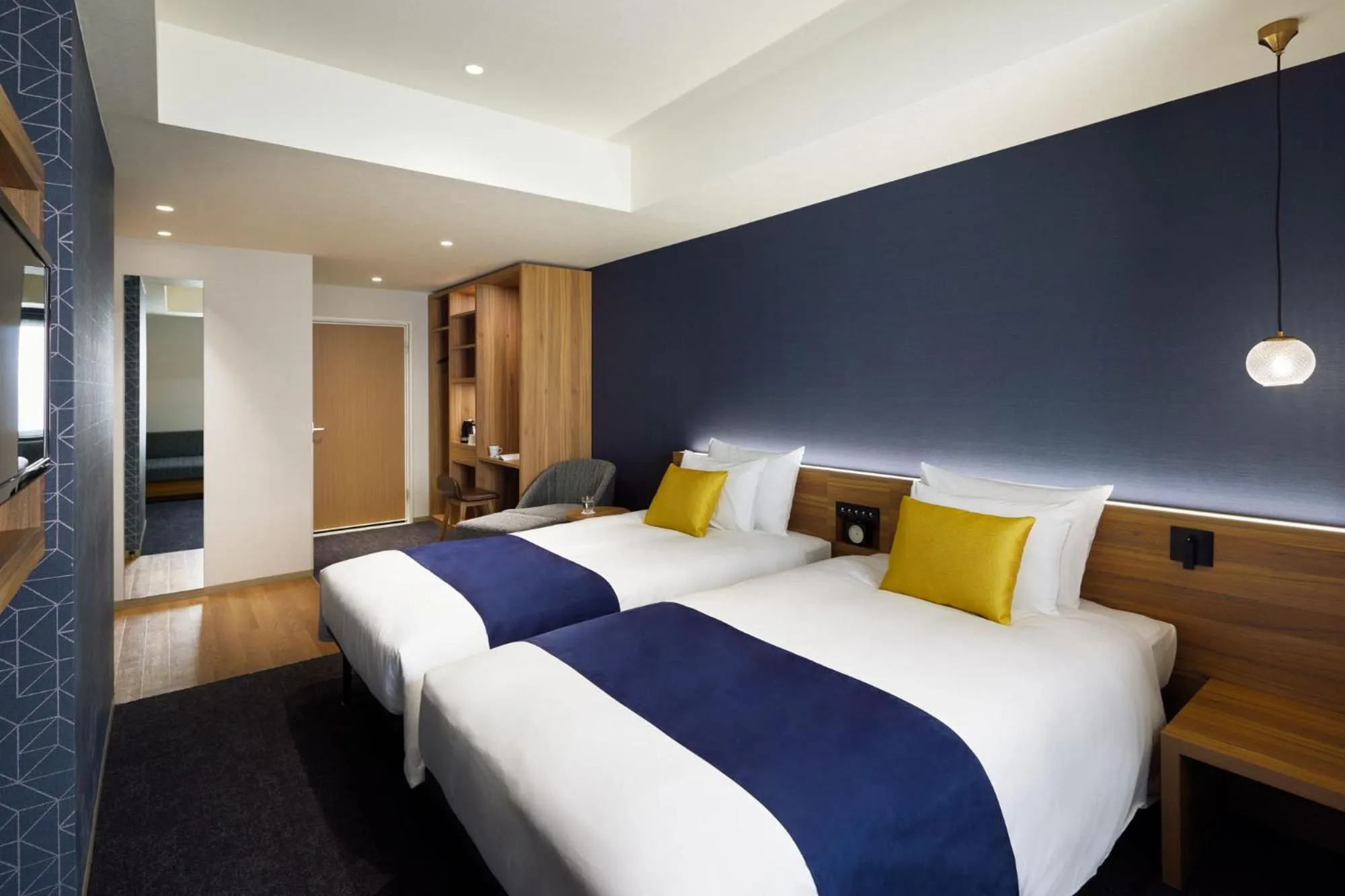 Bed in the b akasaka-mitsuke