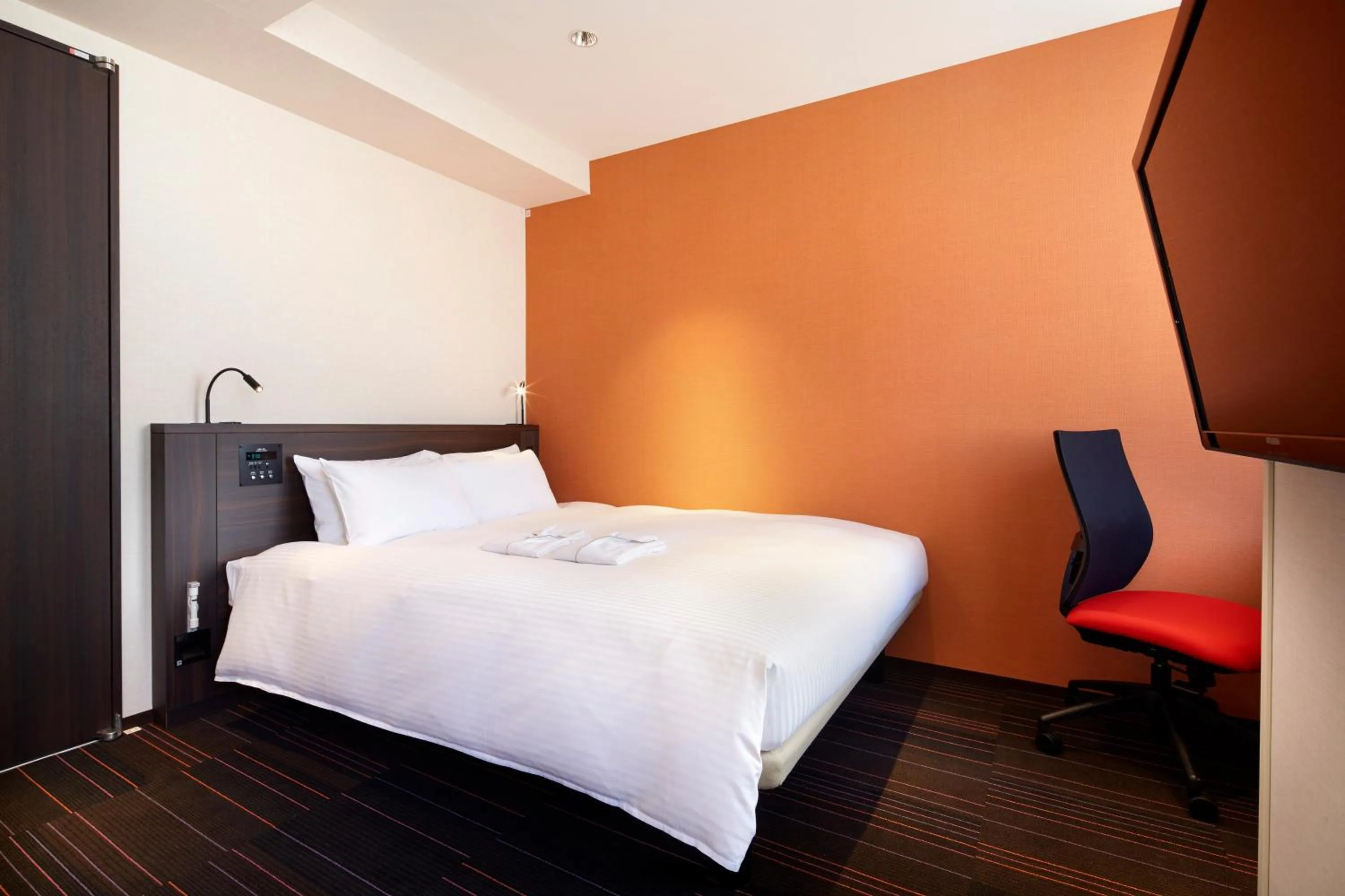 Bed in the b akasaka-mitsuke