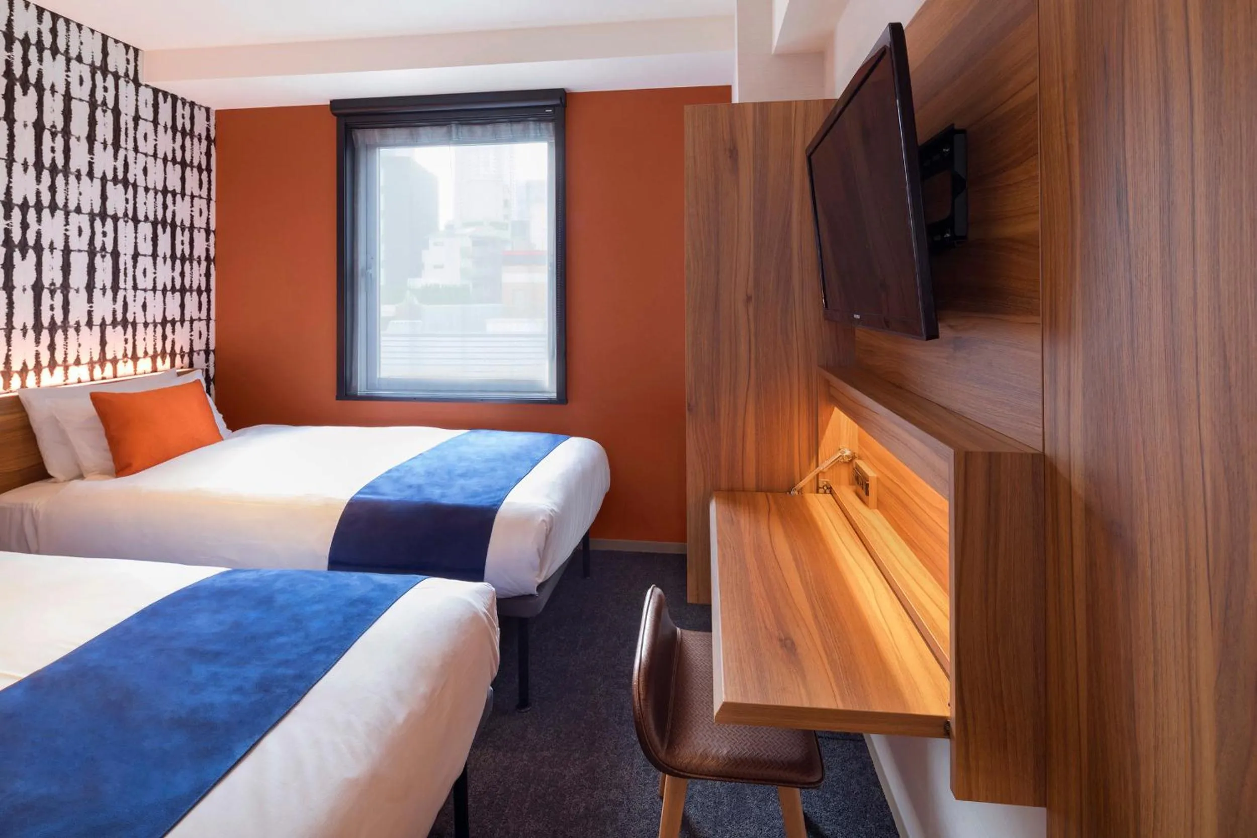 Bed in the b akasaka-mitsuke