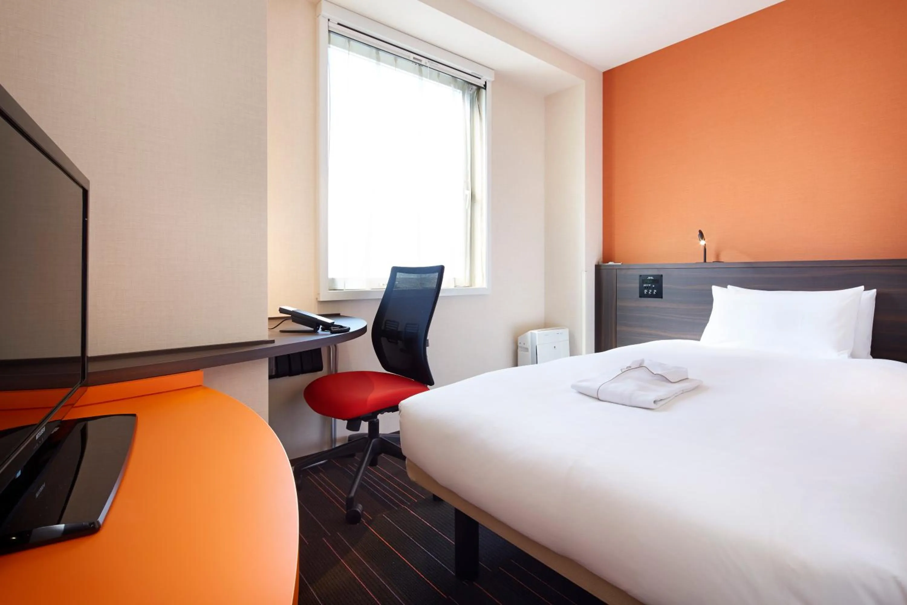 Bed in the b akasaka-mitsuke