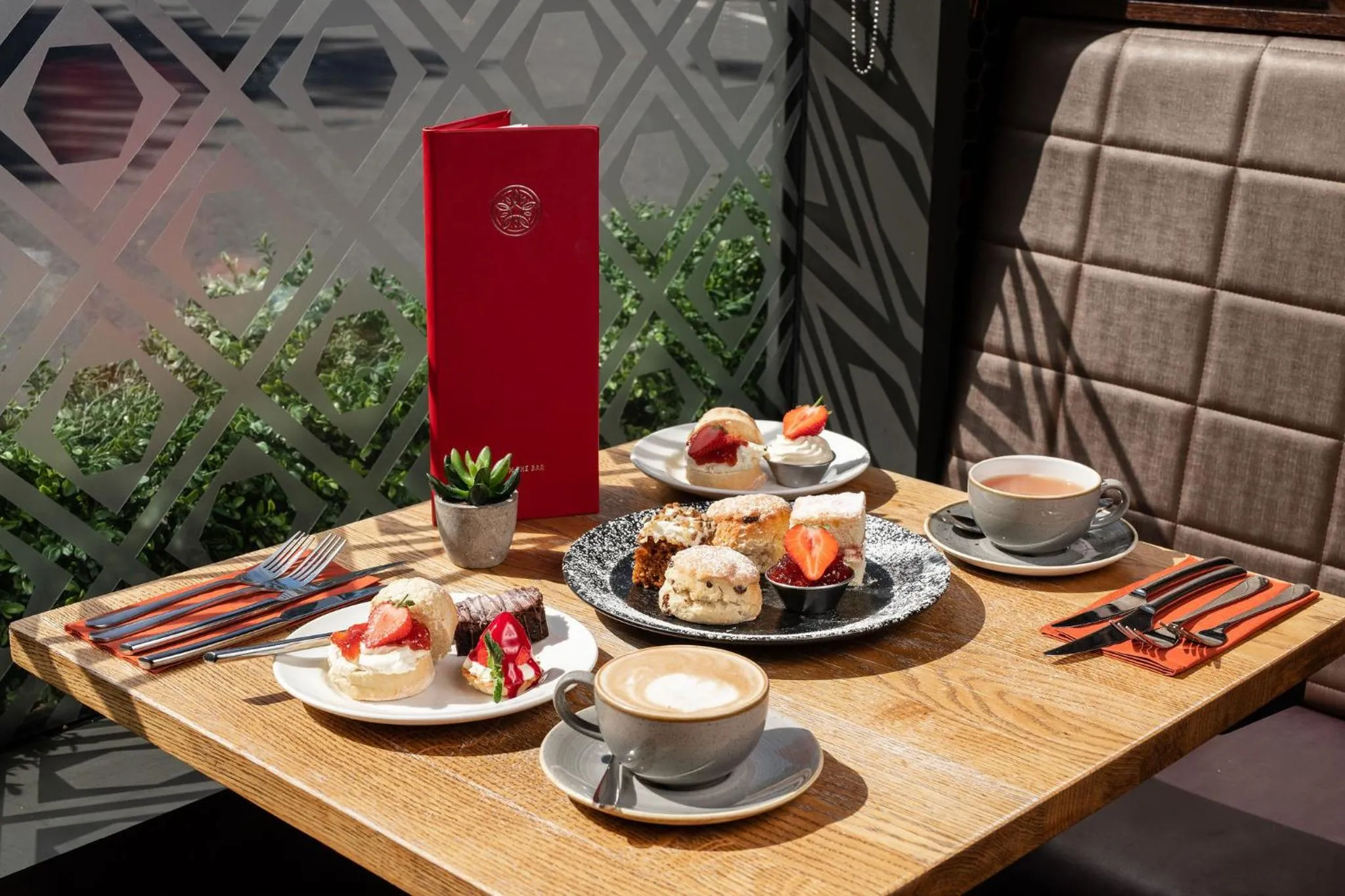 Restaurant/places to eat in Carlton Hotel