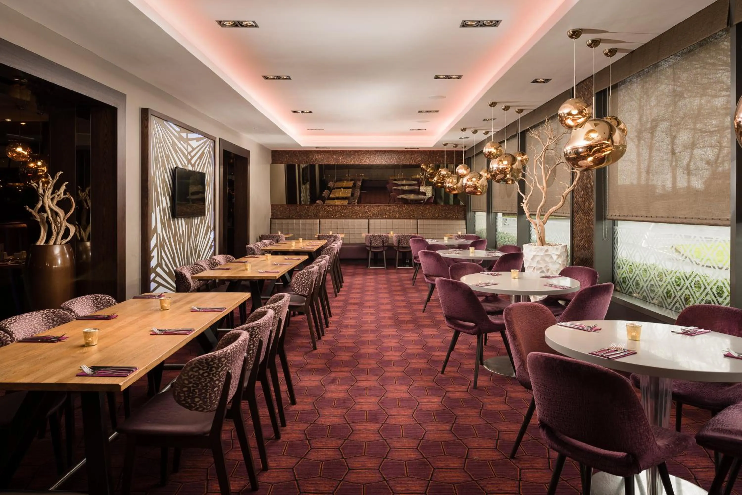 Restaurant/places to eat in Carlton Hotel