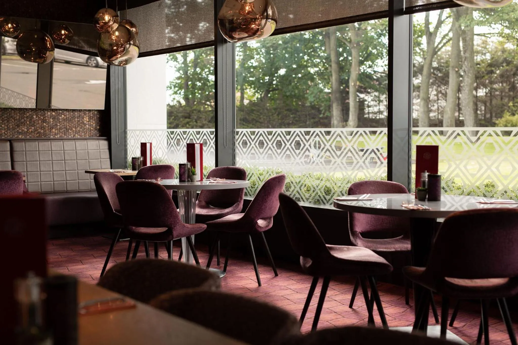 Restaurant/places to eat in Carlton Hotel