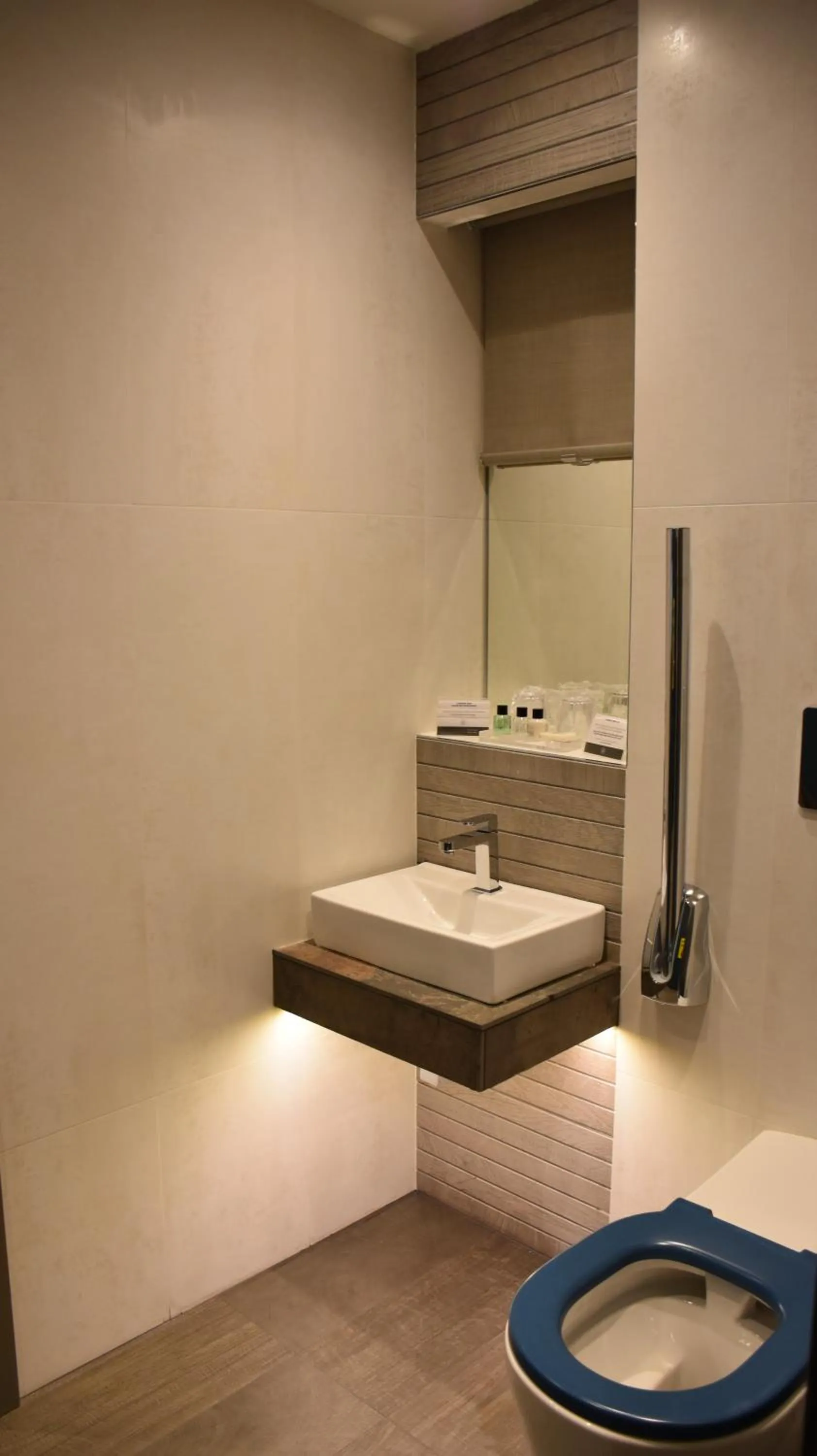 Bathroom in Carlton Hotel