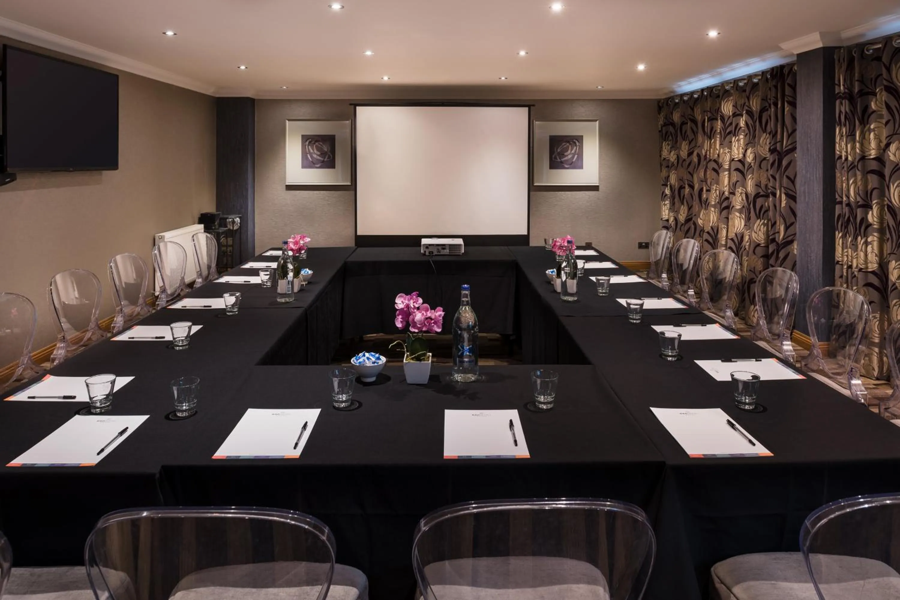 Business facilities in Carlton Hotel