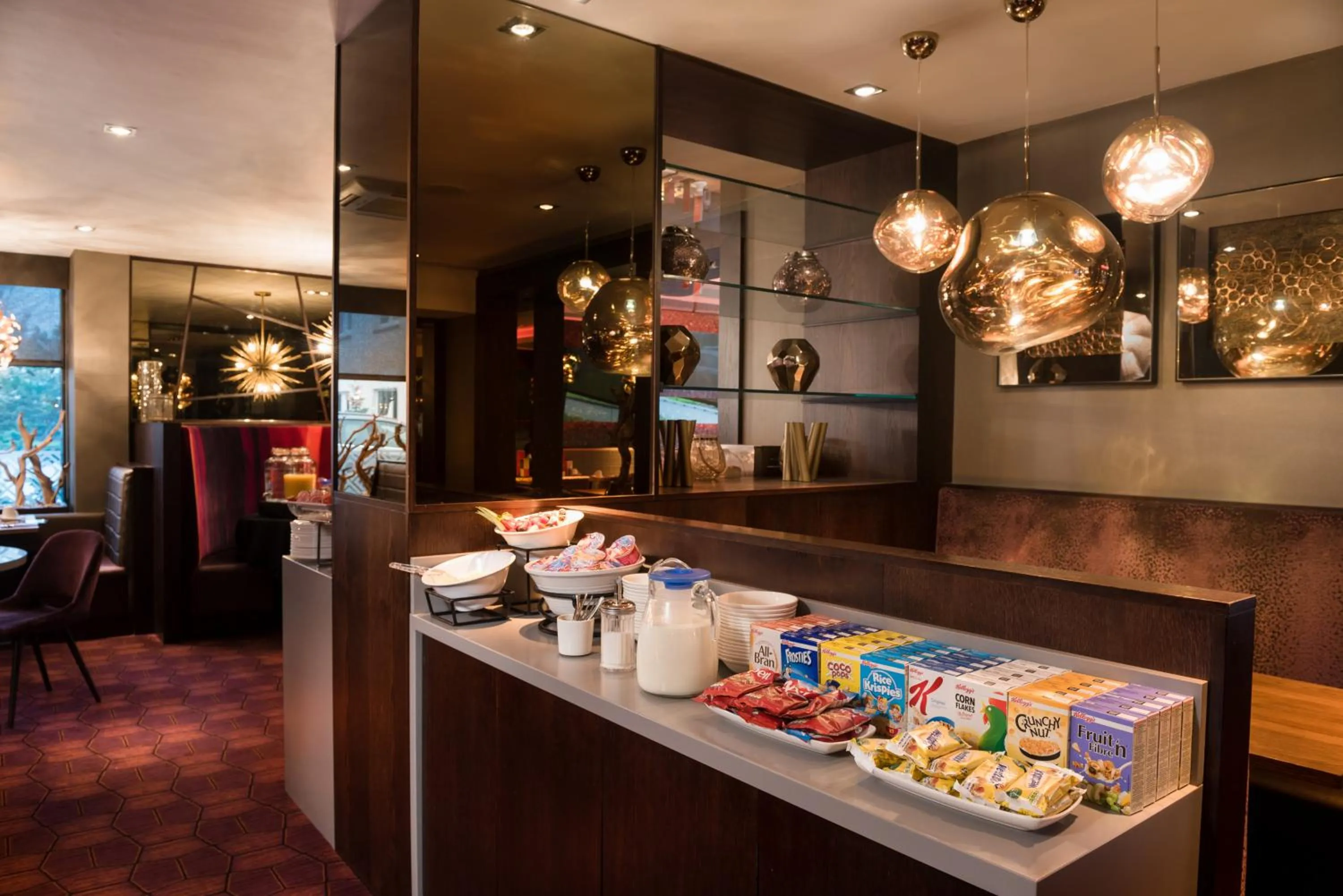 Restaurant/places to eat in Carlton Hotel