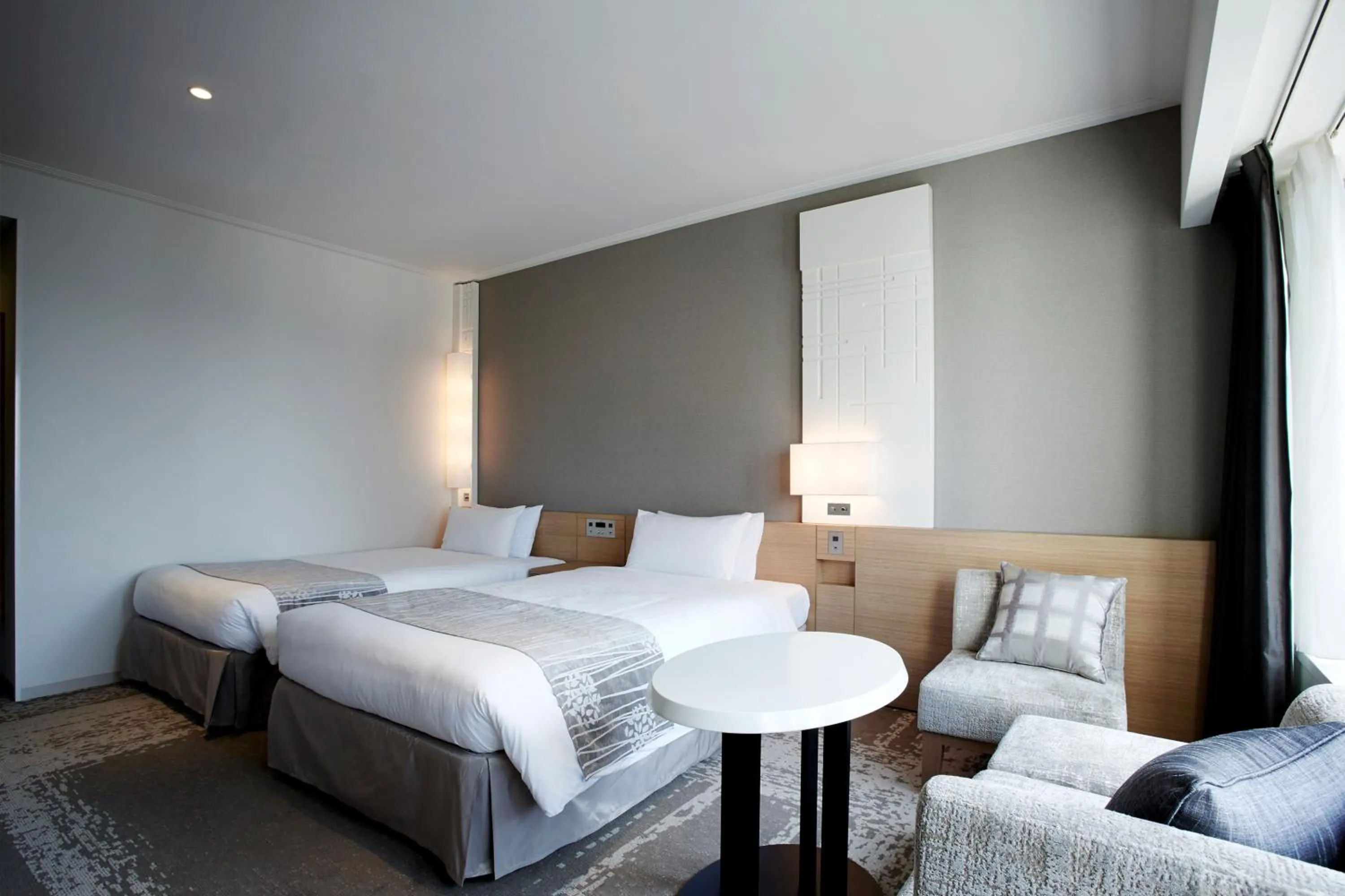 Bed in Keio Plaza Hotel Tokyo