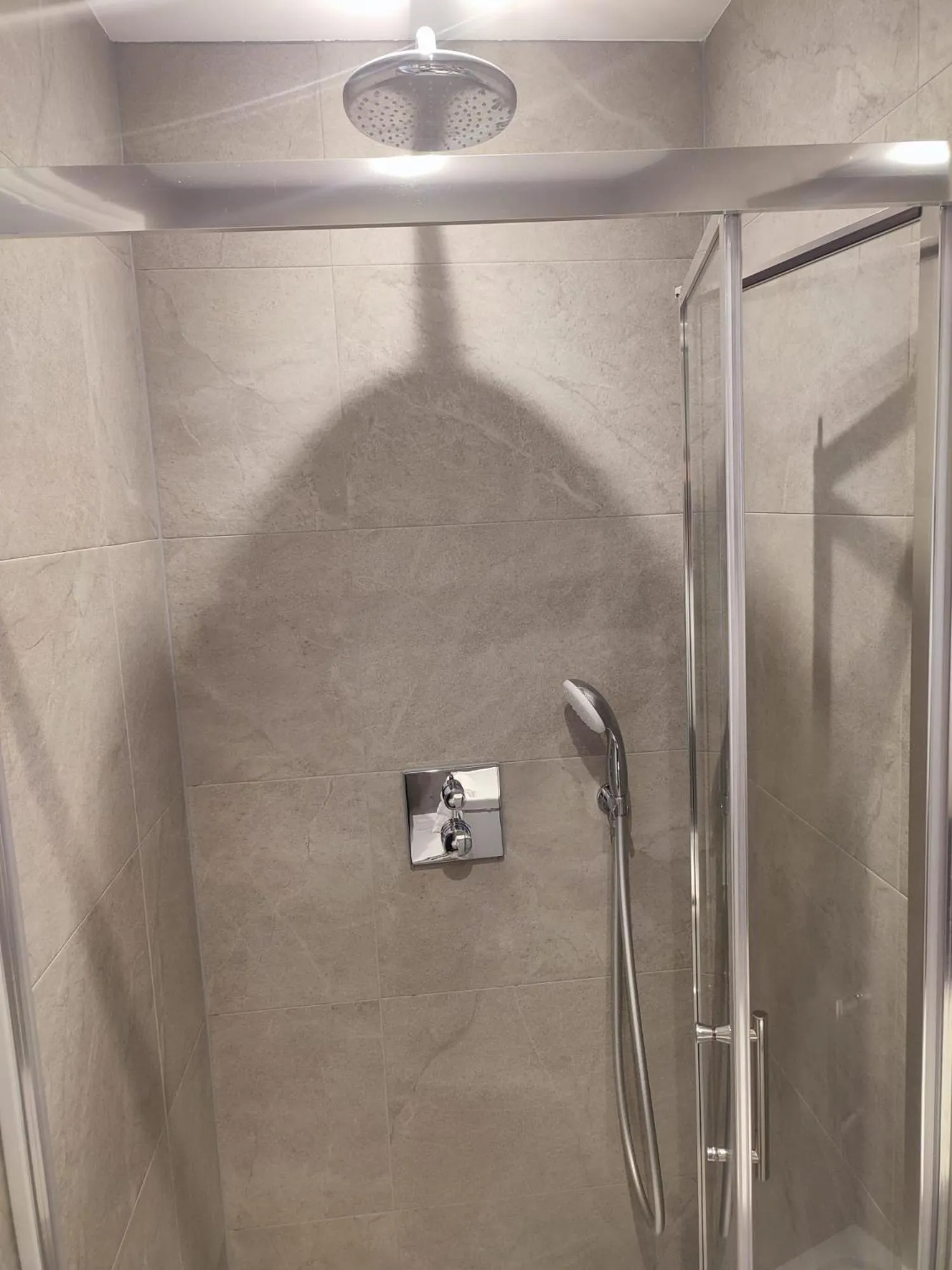Shower in Arran House Hotel