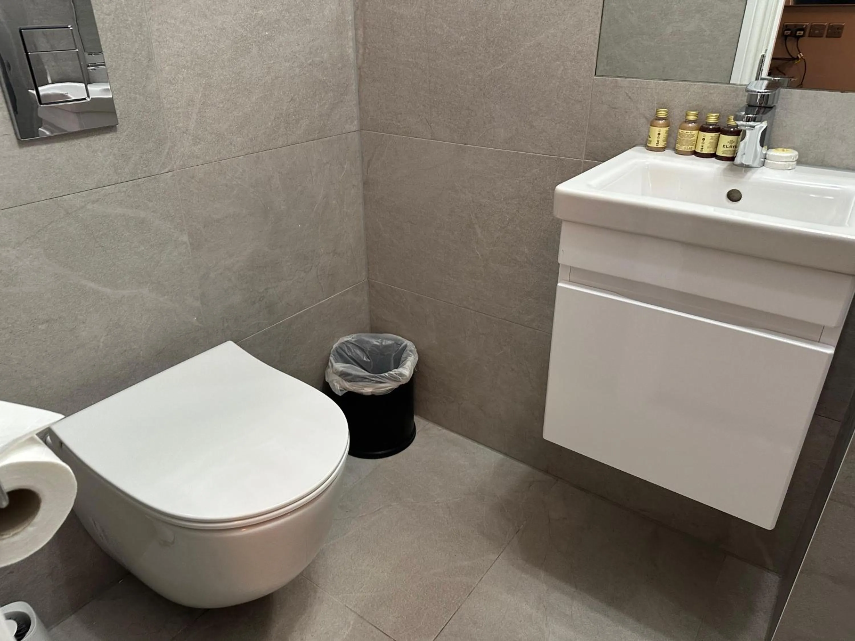 Toilet in Arran House Hotel