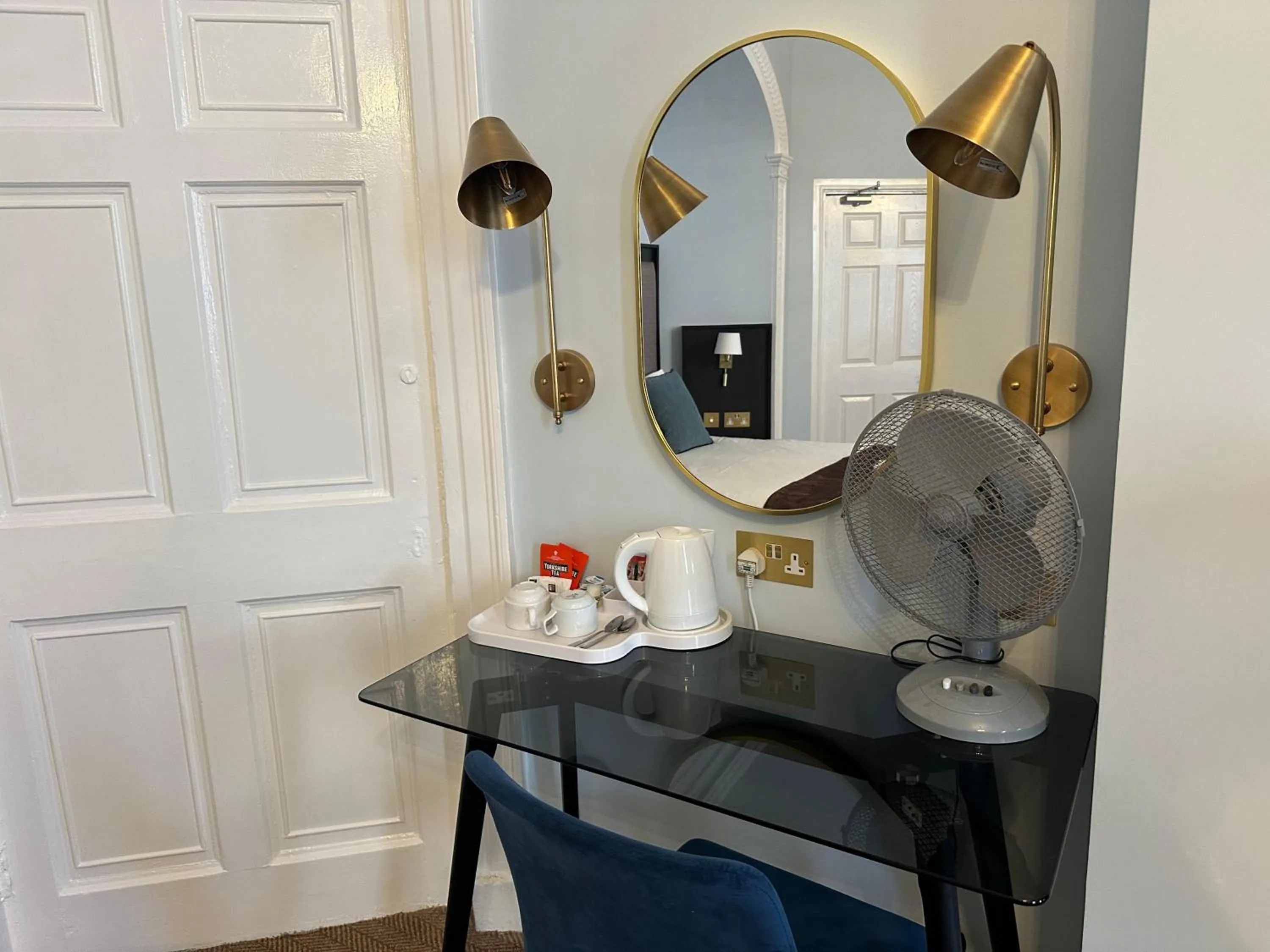 Coffee/tea facilities in Arran House Hotel