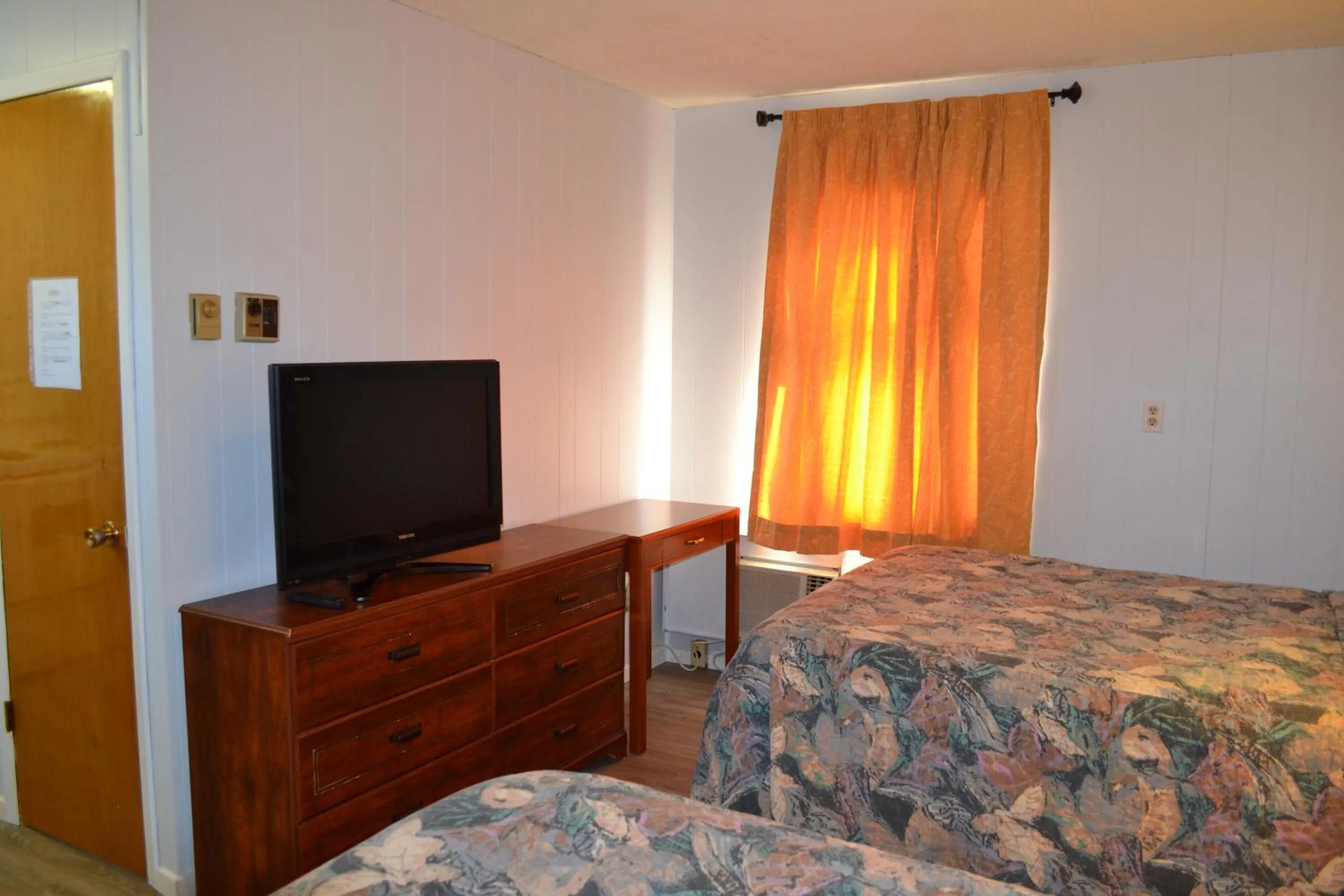 Bed in The Villager Motel