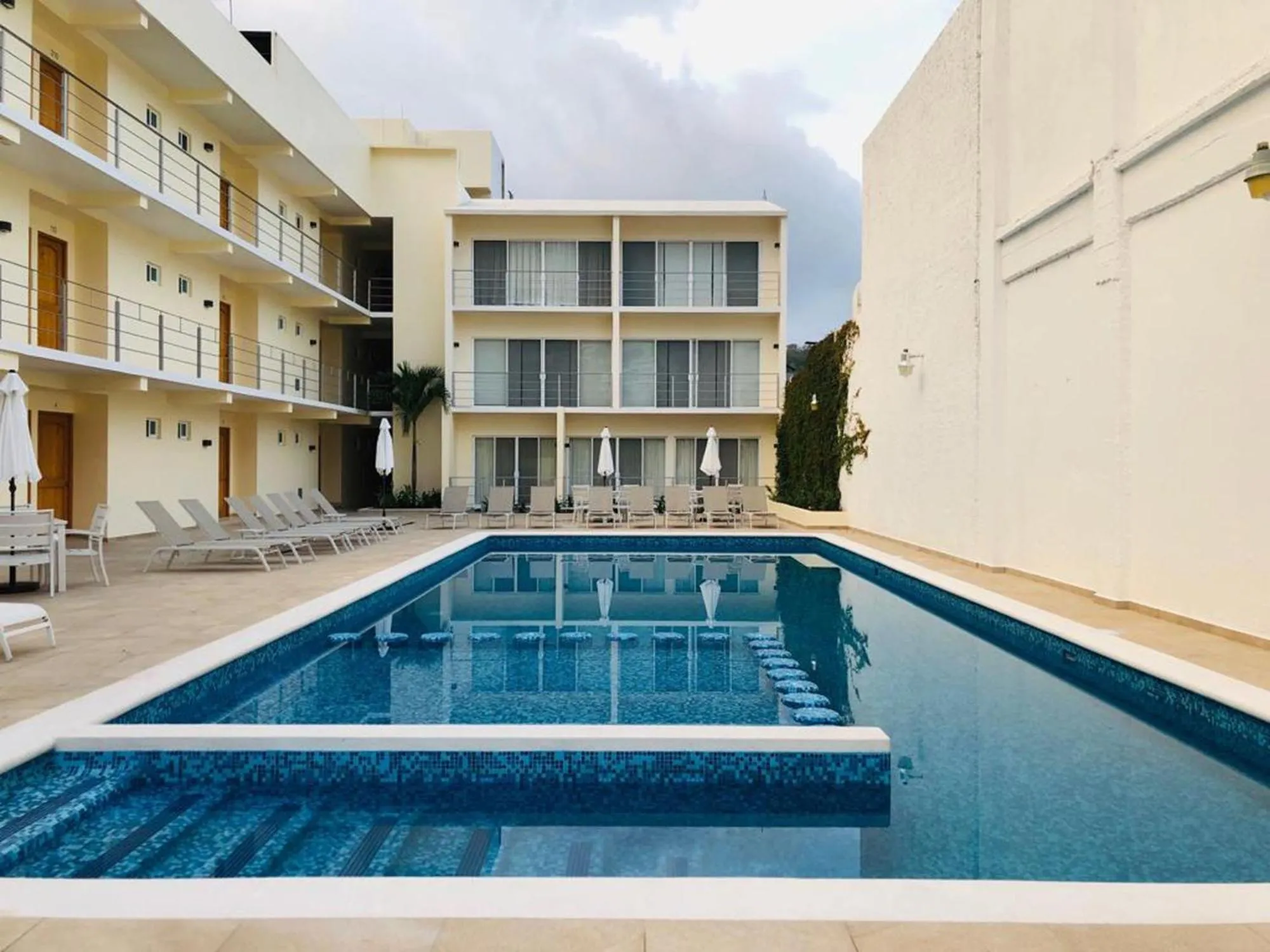 Pool view in Hotel Huatulco Máxico