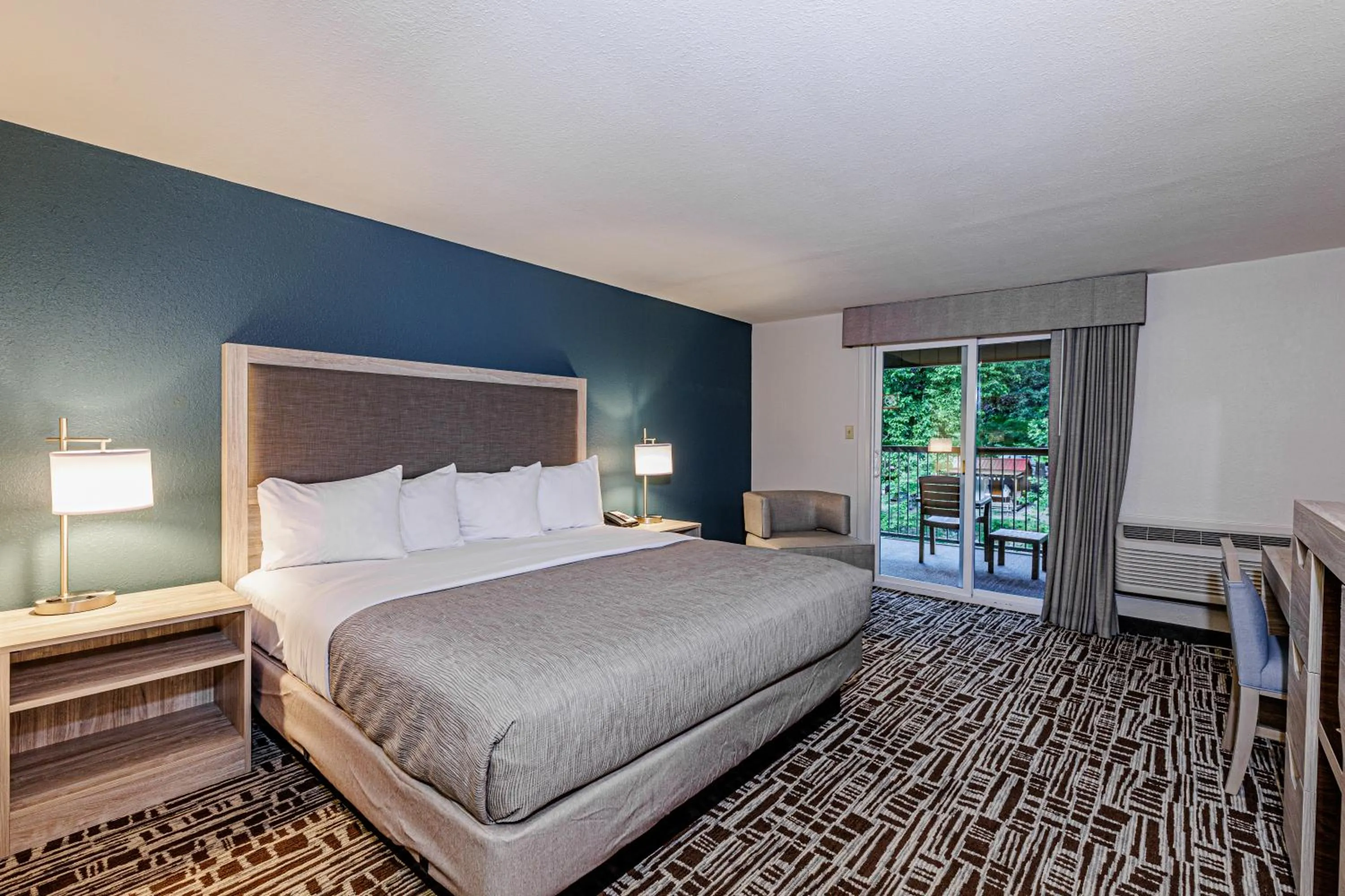 Bedroom, Bed in Rivers Edge Motel