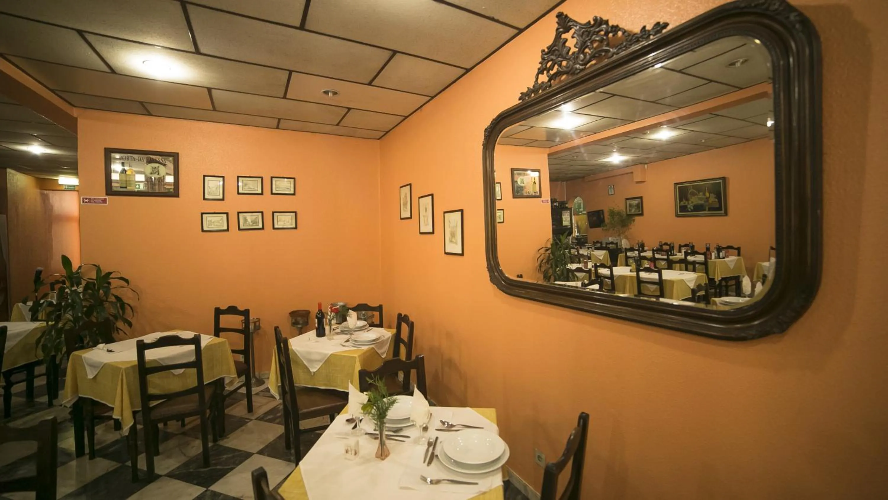 Restaurant/places to eat in Hotel Sirius