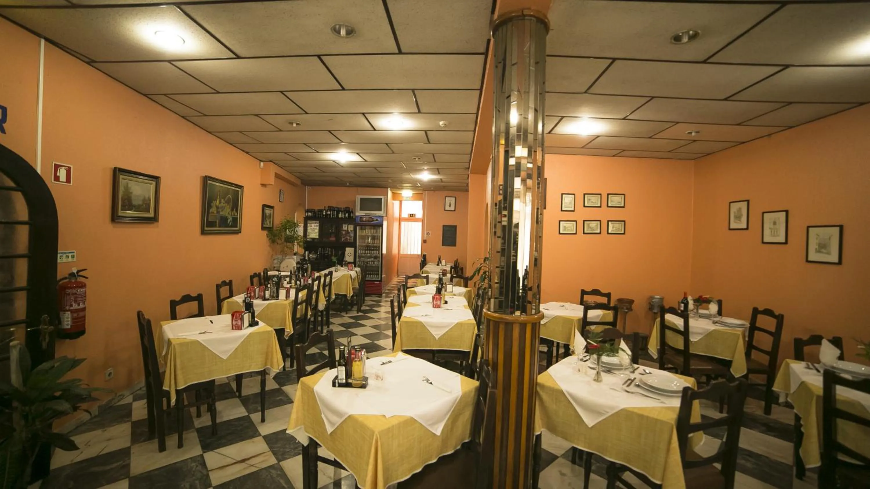 Restaurant/places to eat in Hotel Sirius