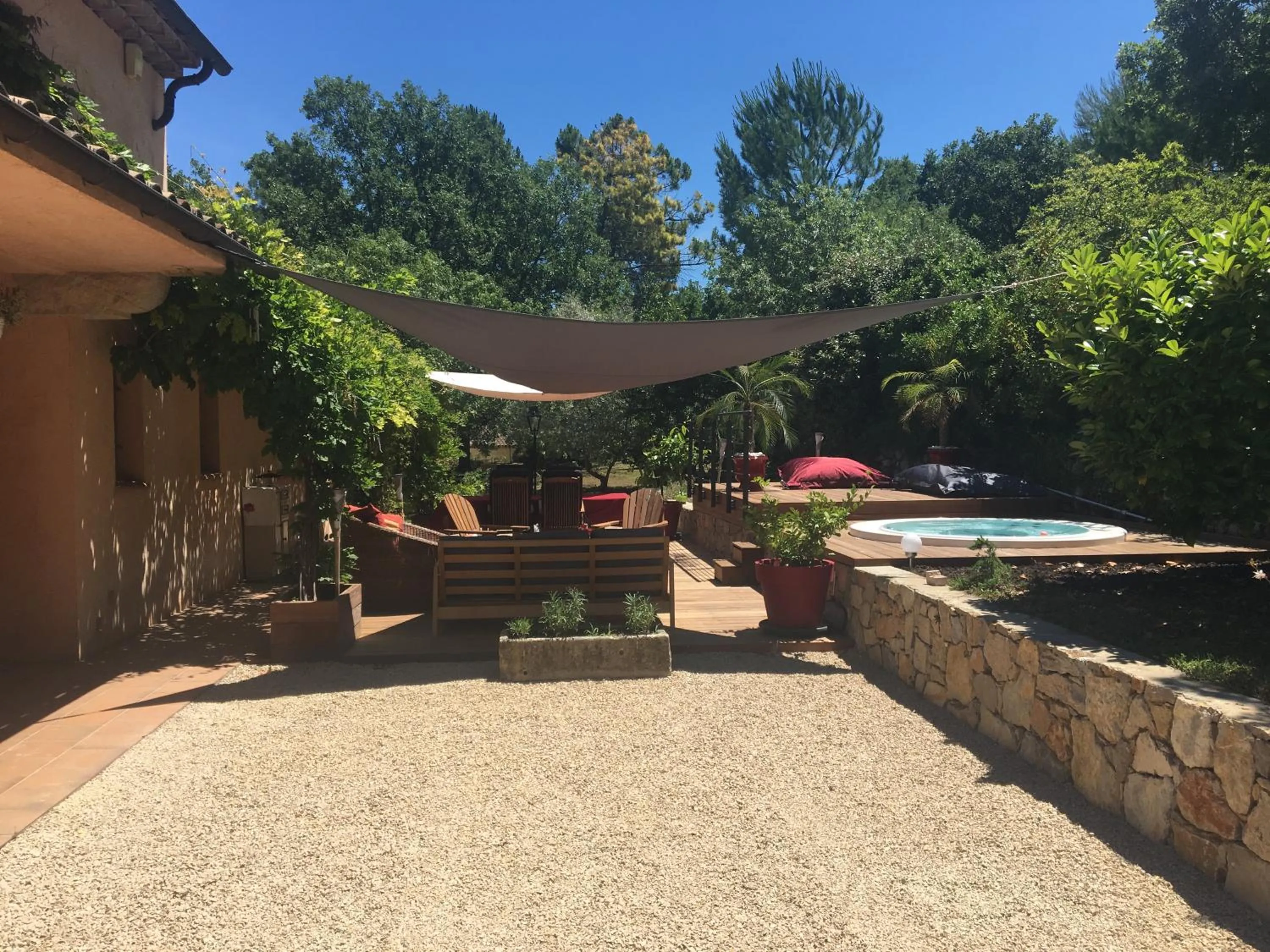 Property building in Bulle d'amour