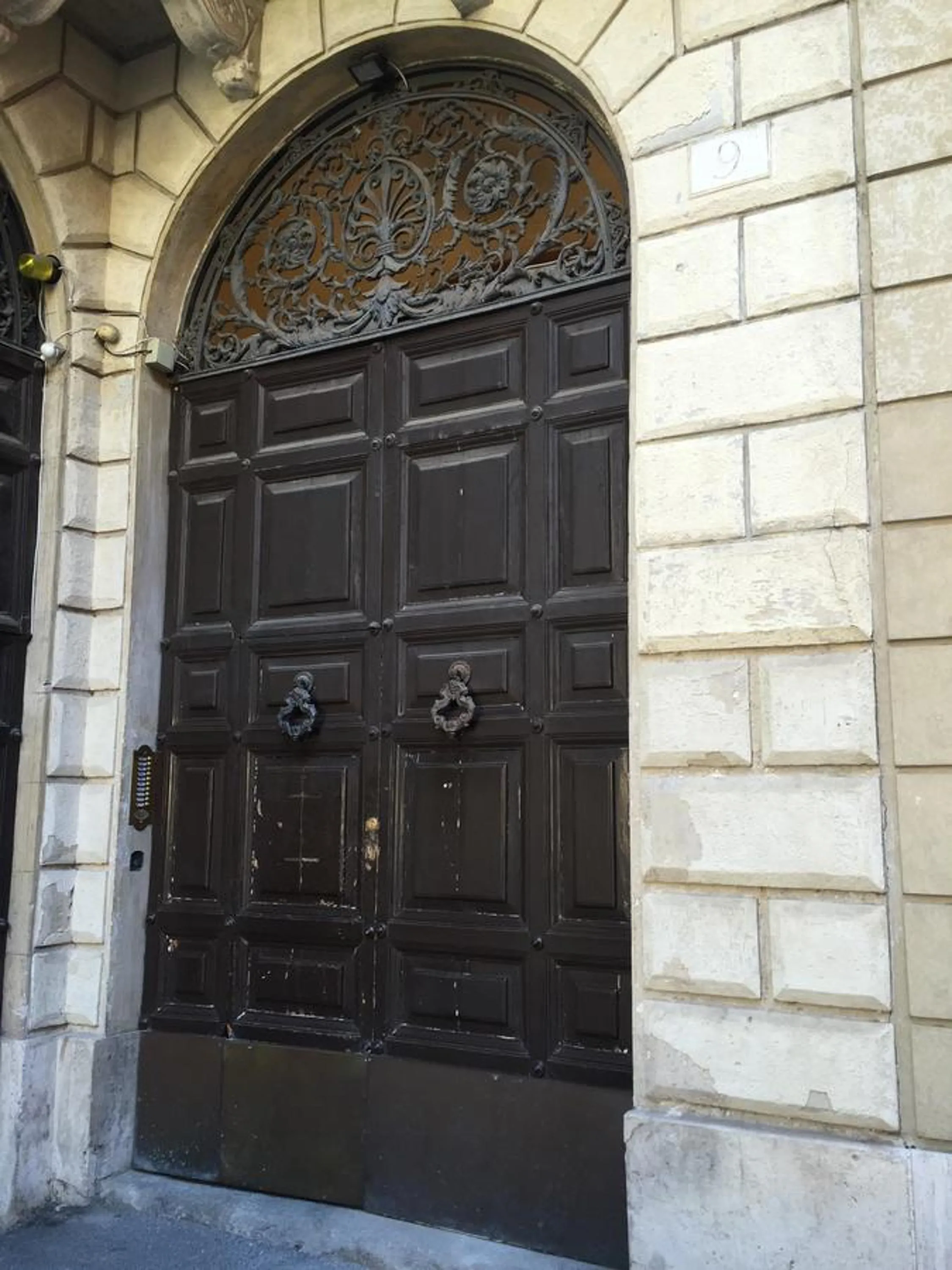 Facade/entrance in Rinidia Roma Centro