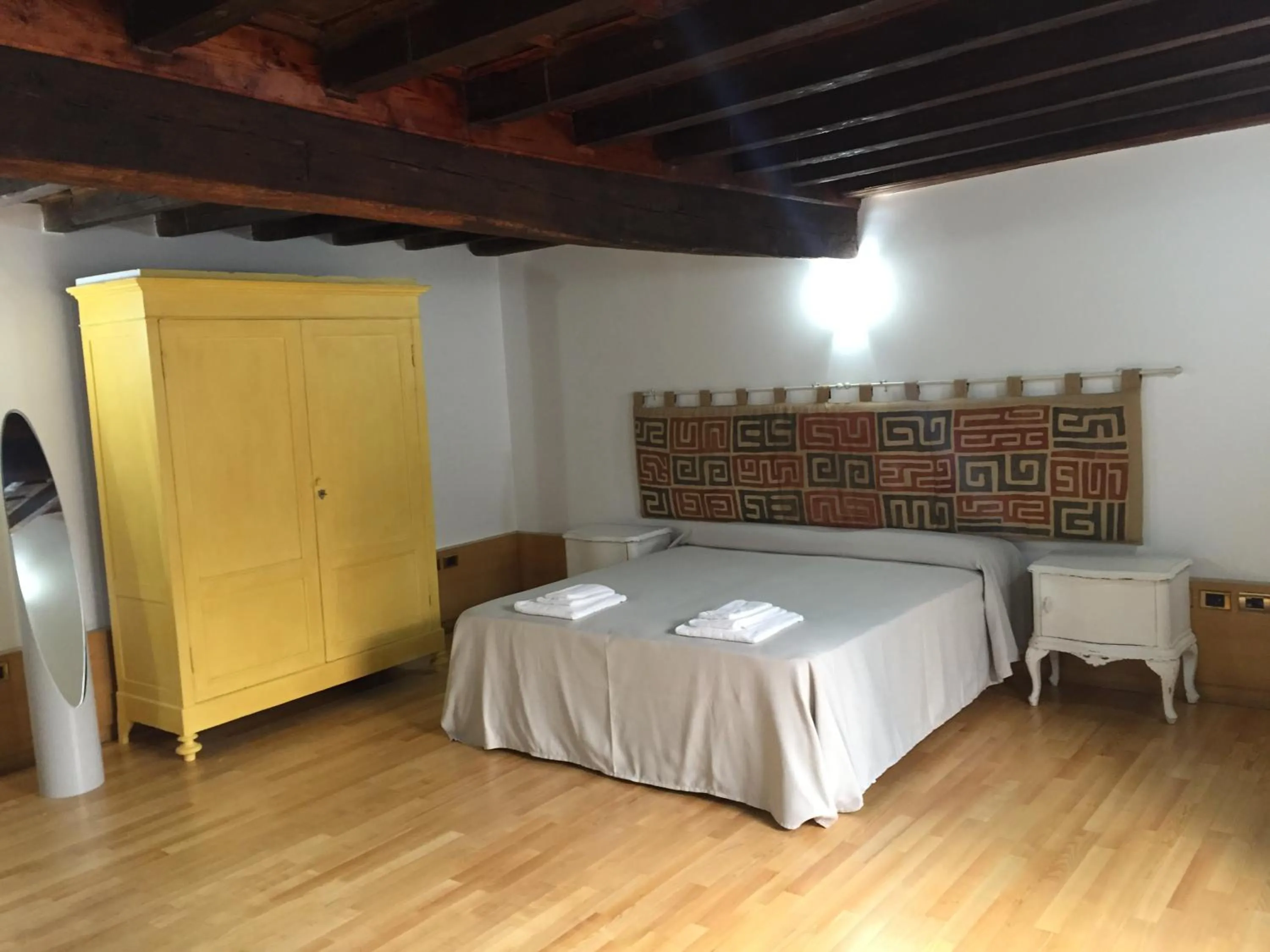 Photo of the whole room, Bed in Rinidia Roma Centro