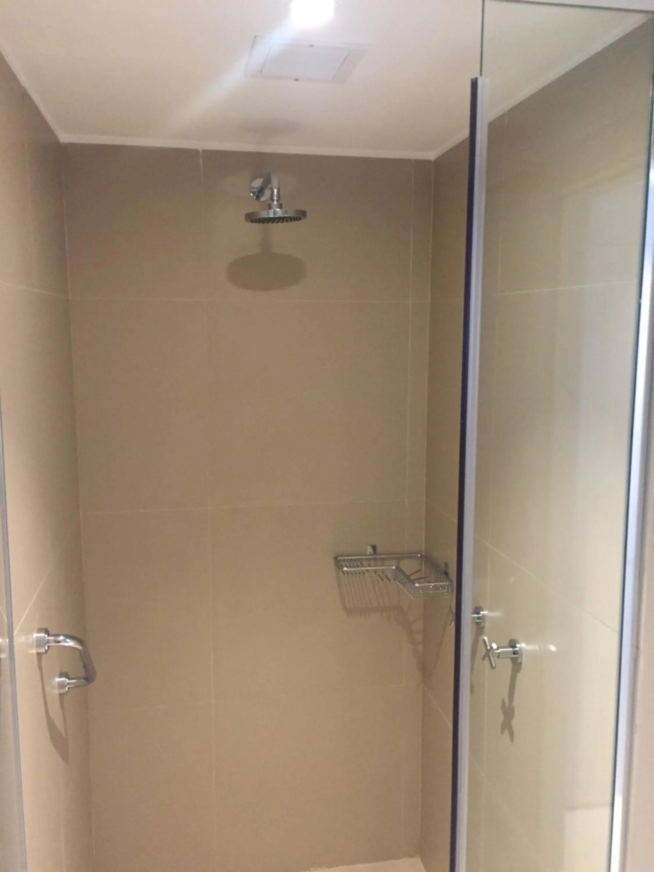 Shower in Carles Hotel