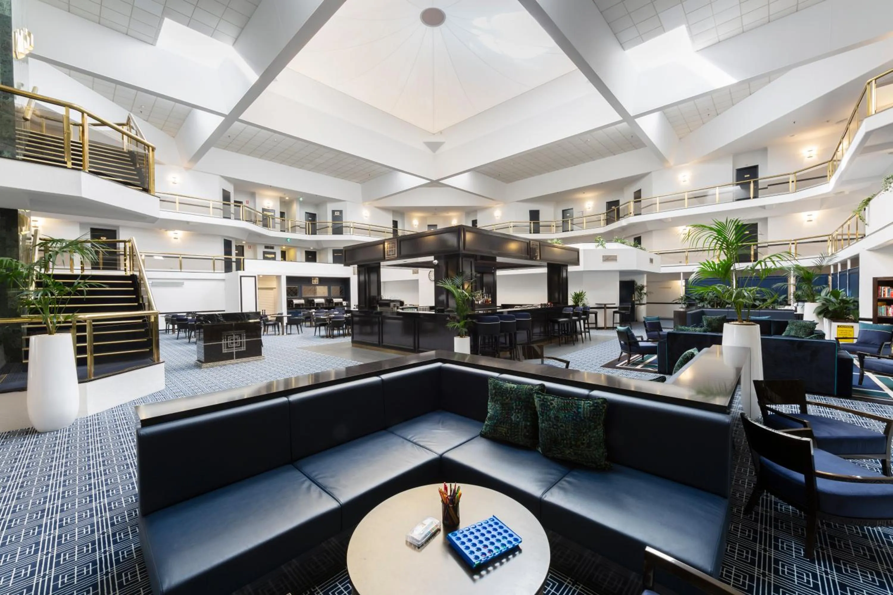 Lounge or bar in Ramada by Wyndham Diplomat Canberra