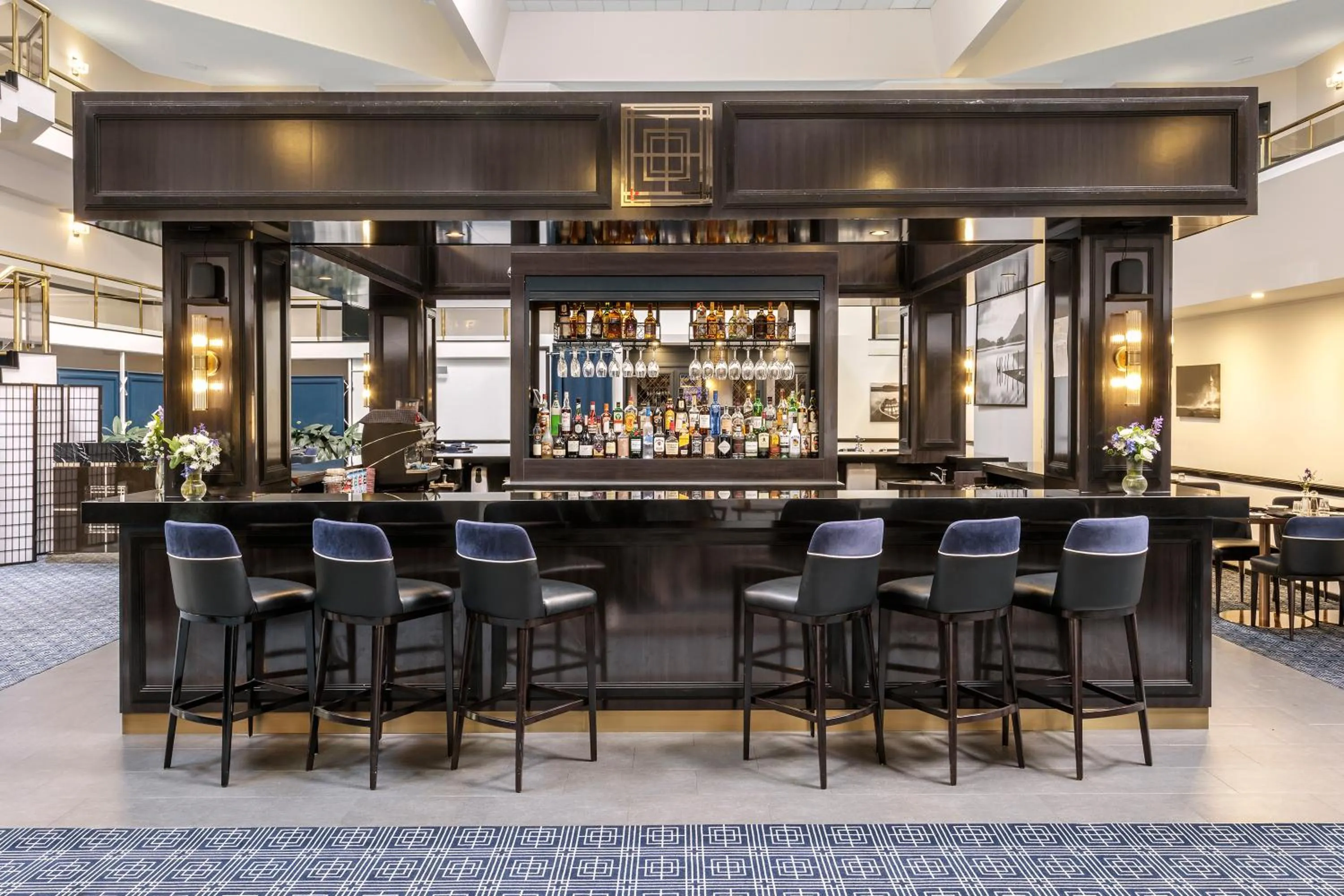Lounge or bar in Ramada by Wyndham Diplomat Canberra