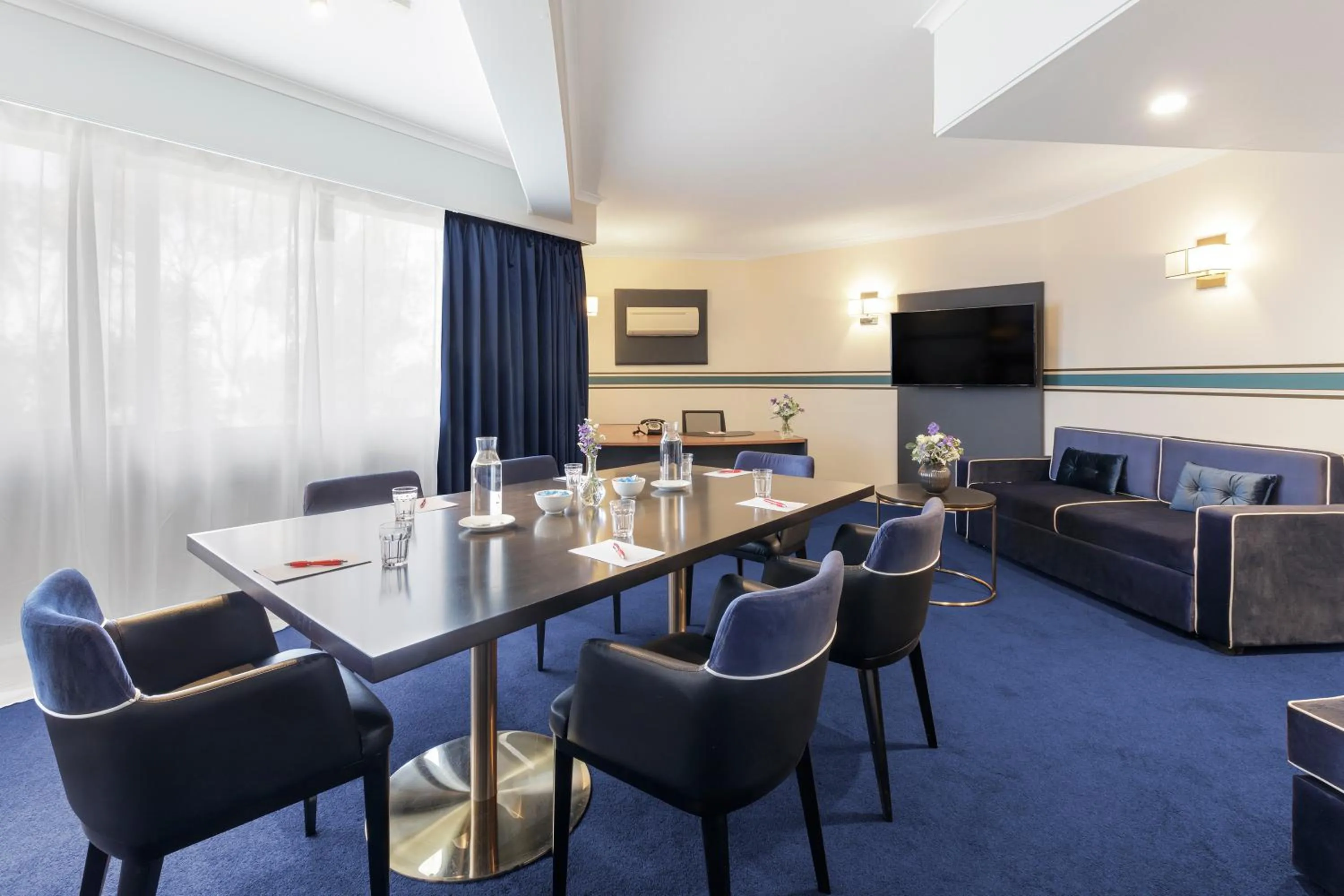 Living room in Ramada by Wyndham Diplomat Canberra
