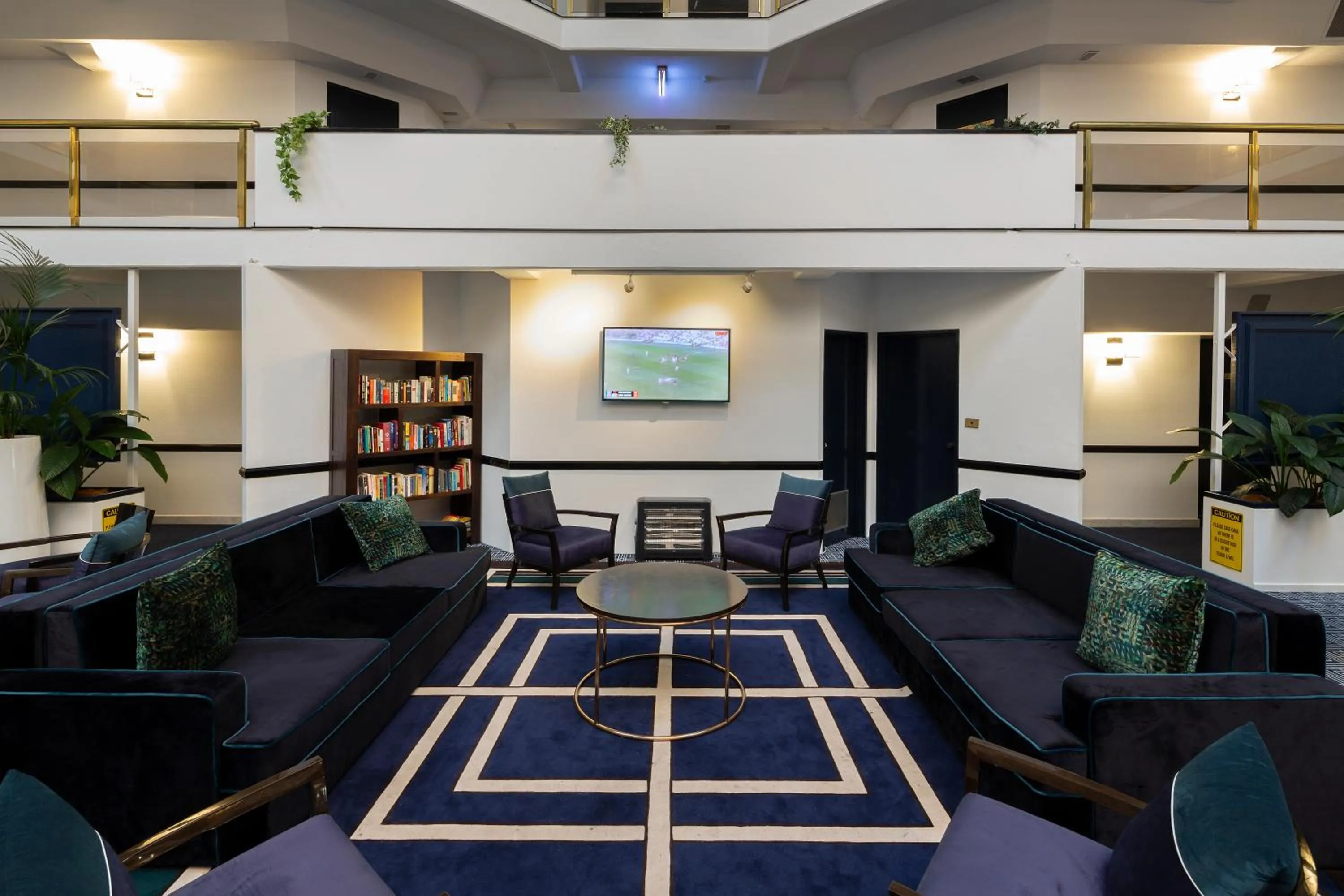 Lounge or bar in Ramada by Wyndham Diplomat Canberra