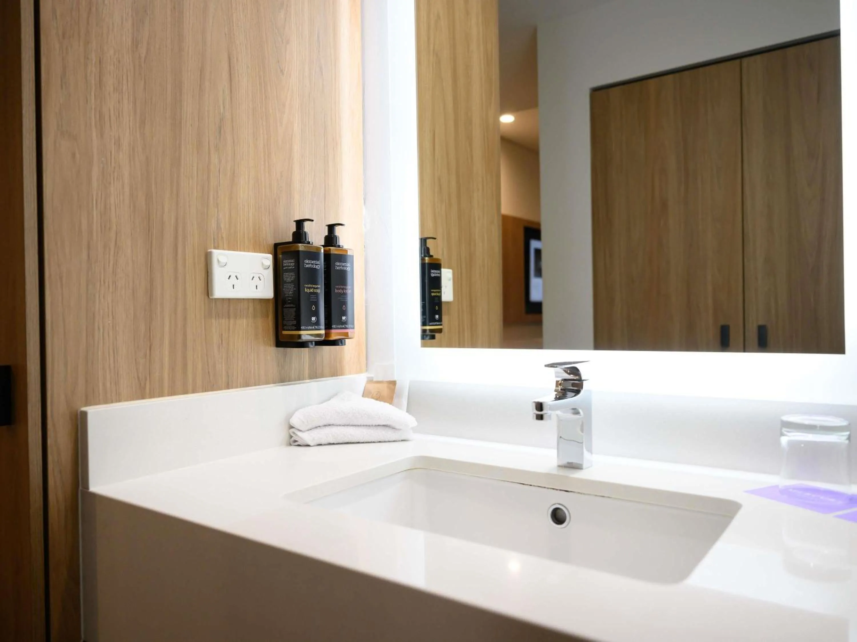 Bedroom in Mercure Penrith