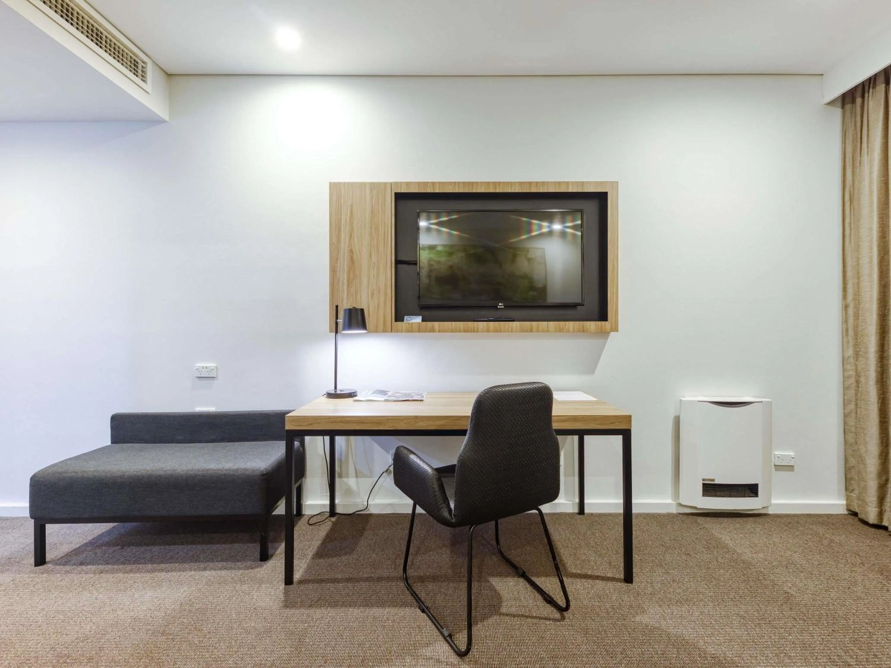 Bedroom in Mercure Penrith