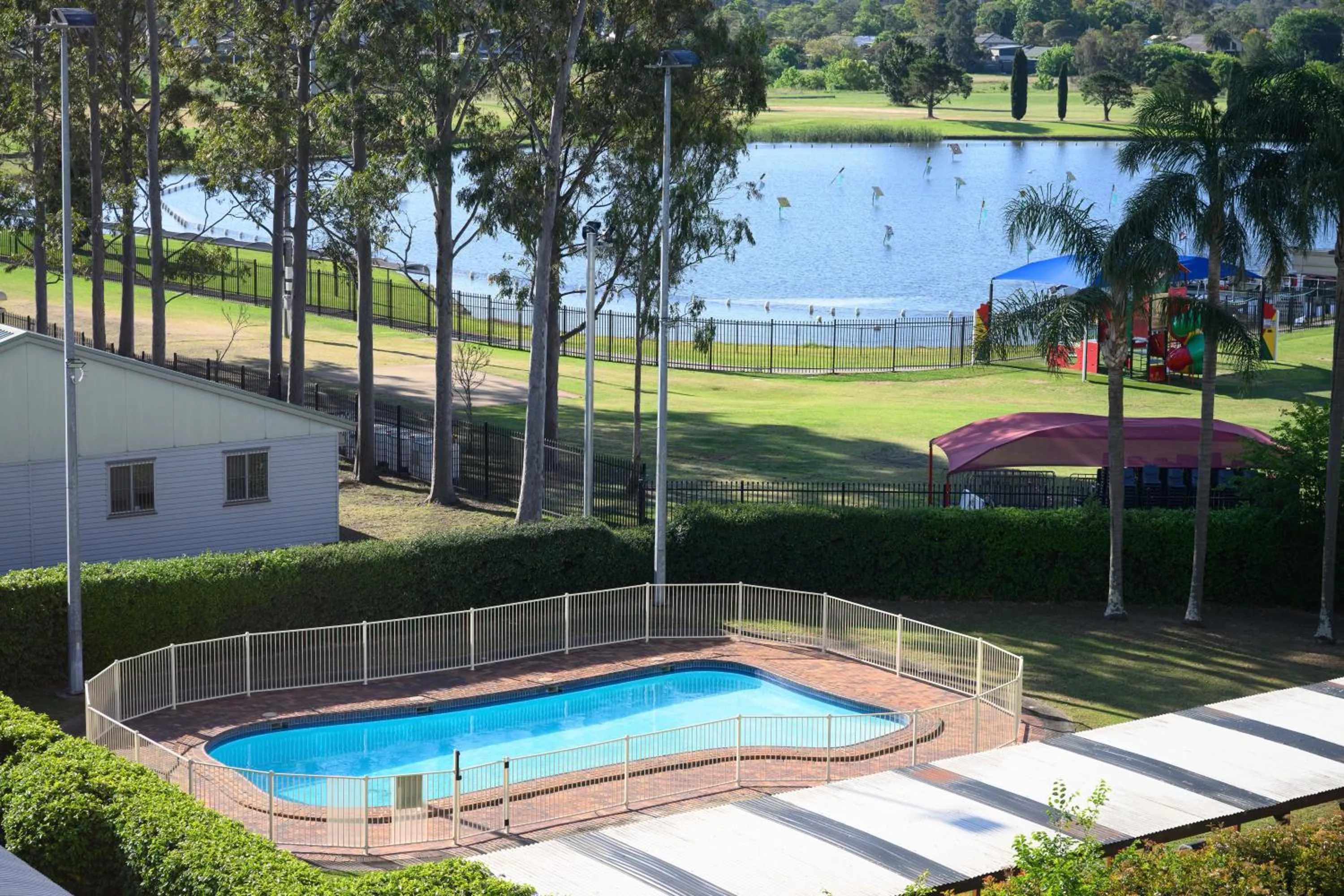 Swimming pool in Mercure Penrith