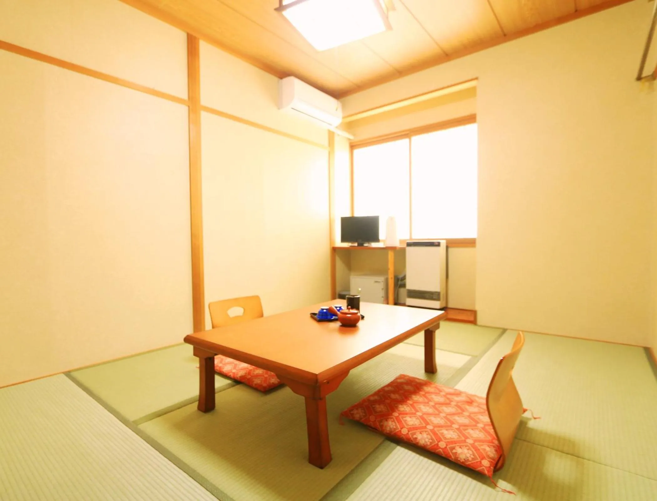 Photo of the whole room in Kawatatsu
