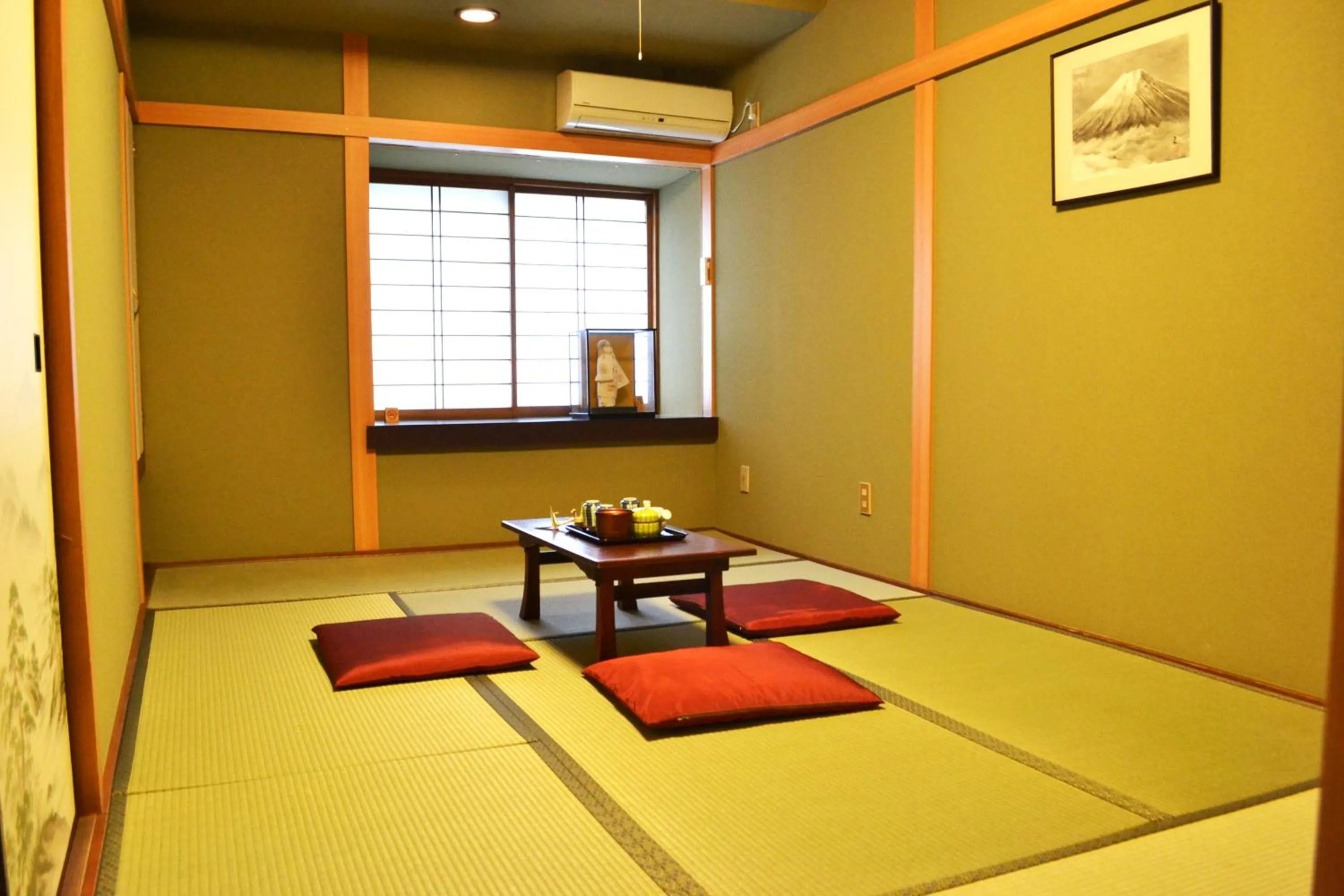 Photo of the whole room in Ryokan Matsumuraya