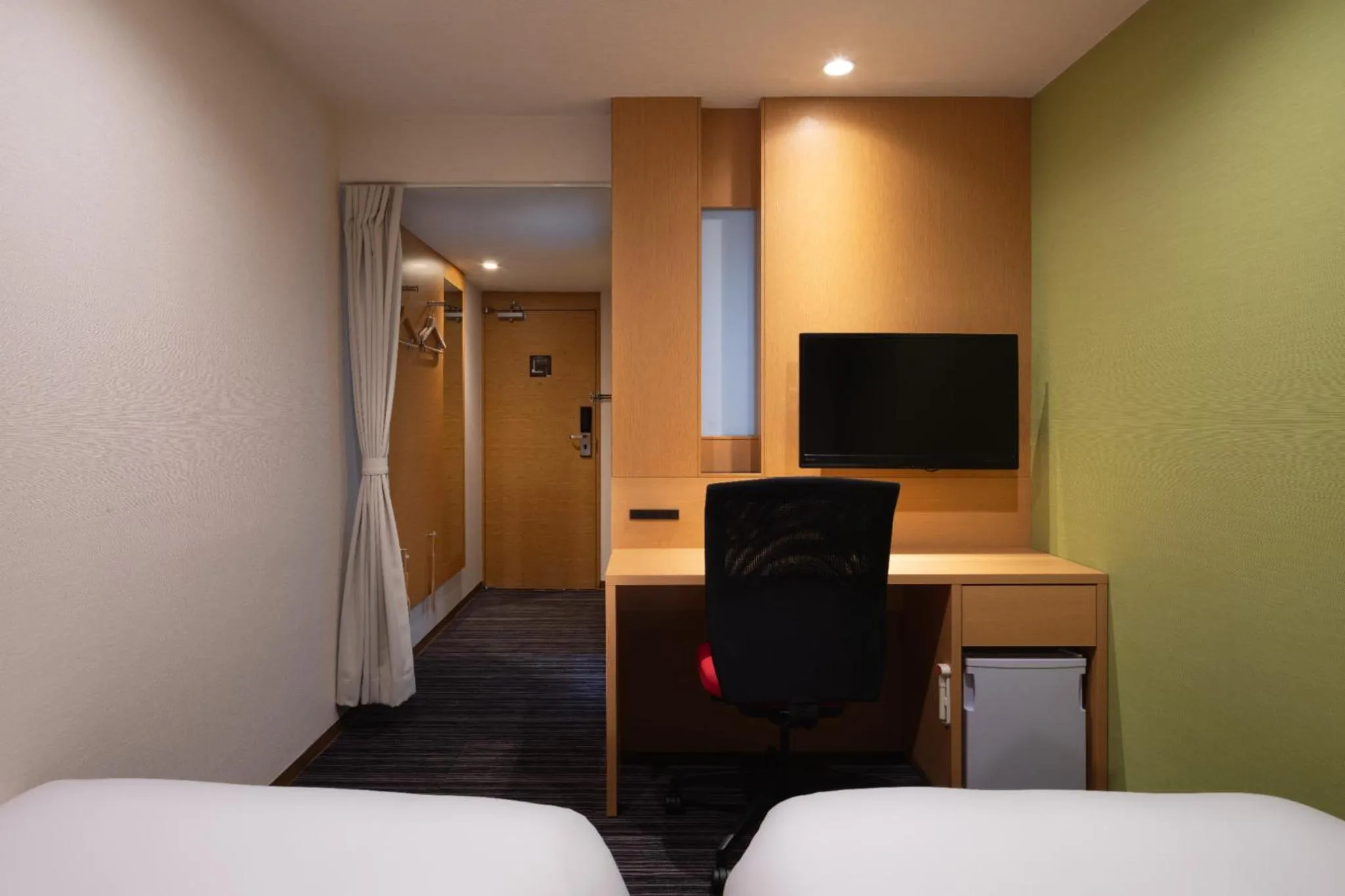 Photo of the whole room, Bed in the b ikebukuro