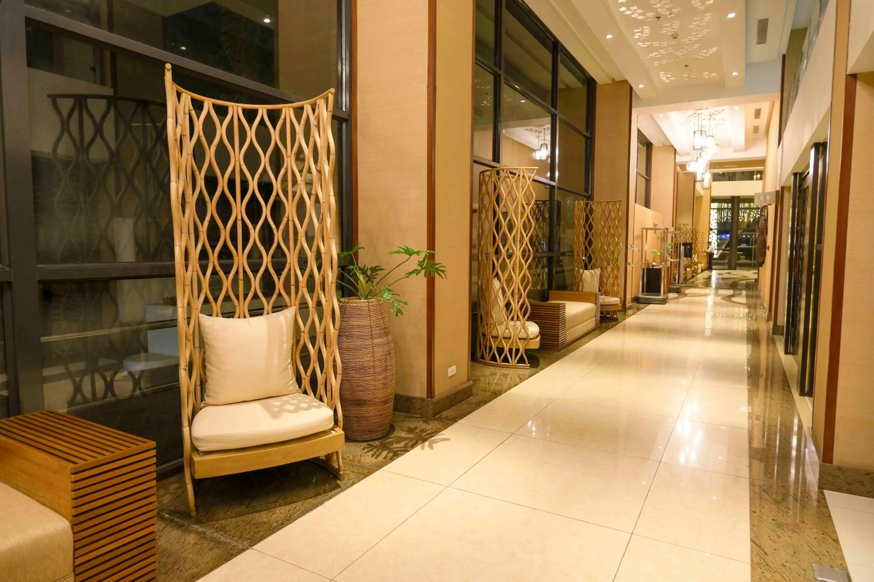 Lobby or reception in Best Western Plus The Ivywall Hotel - Palawan