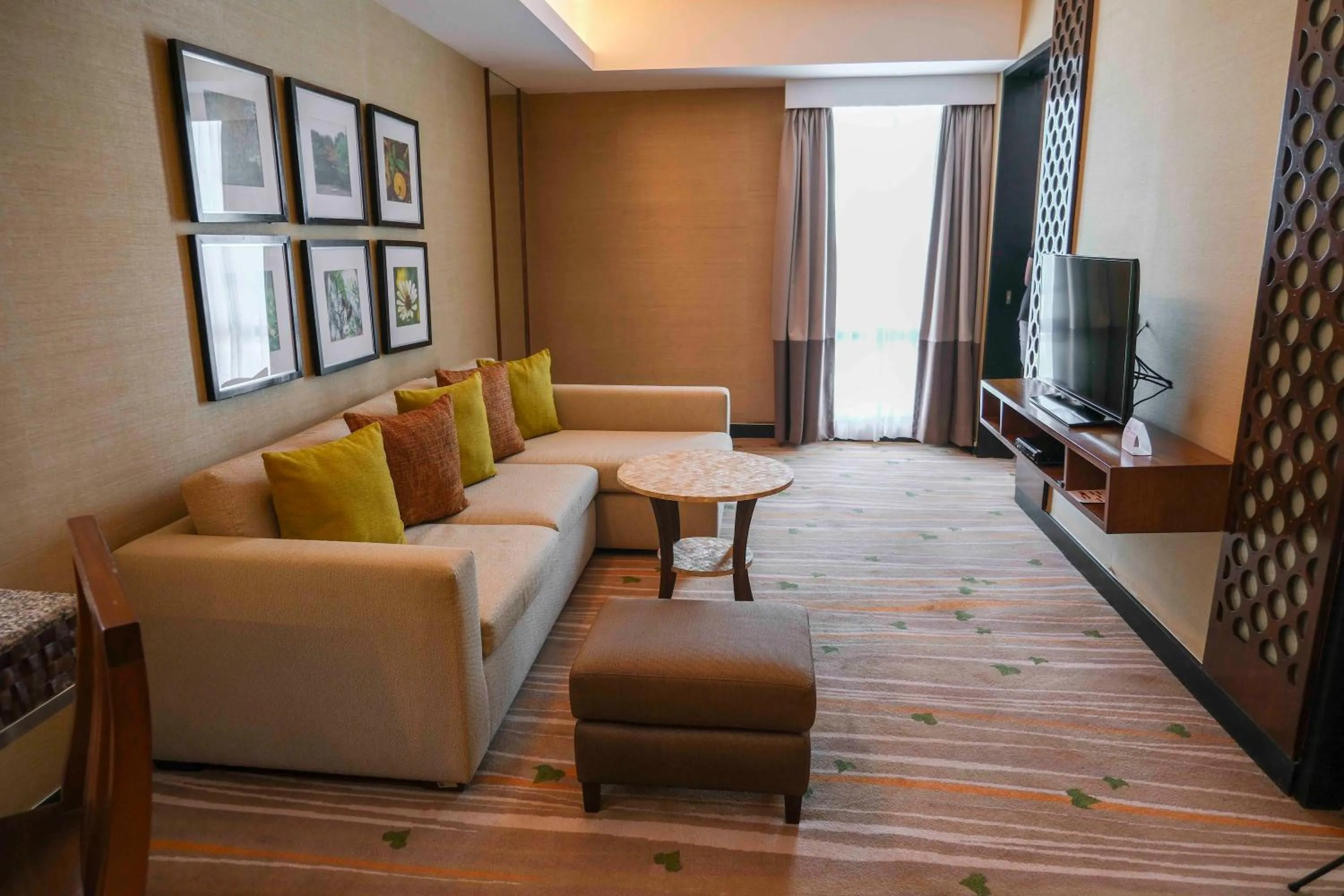 TV and multimedia in Best Western Plus The Ivywall Hotel - Palawan